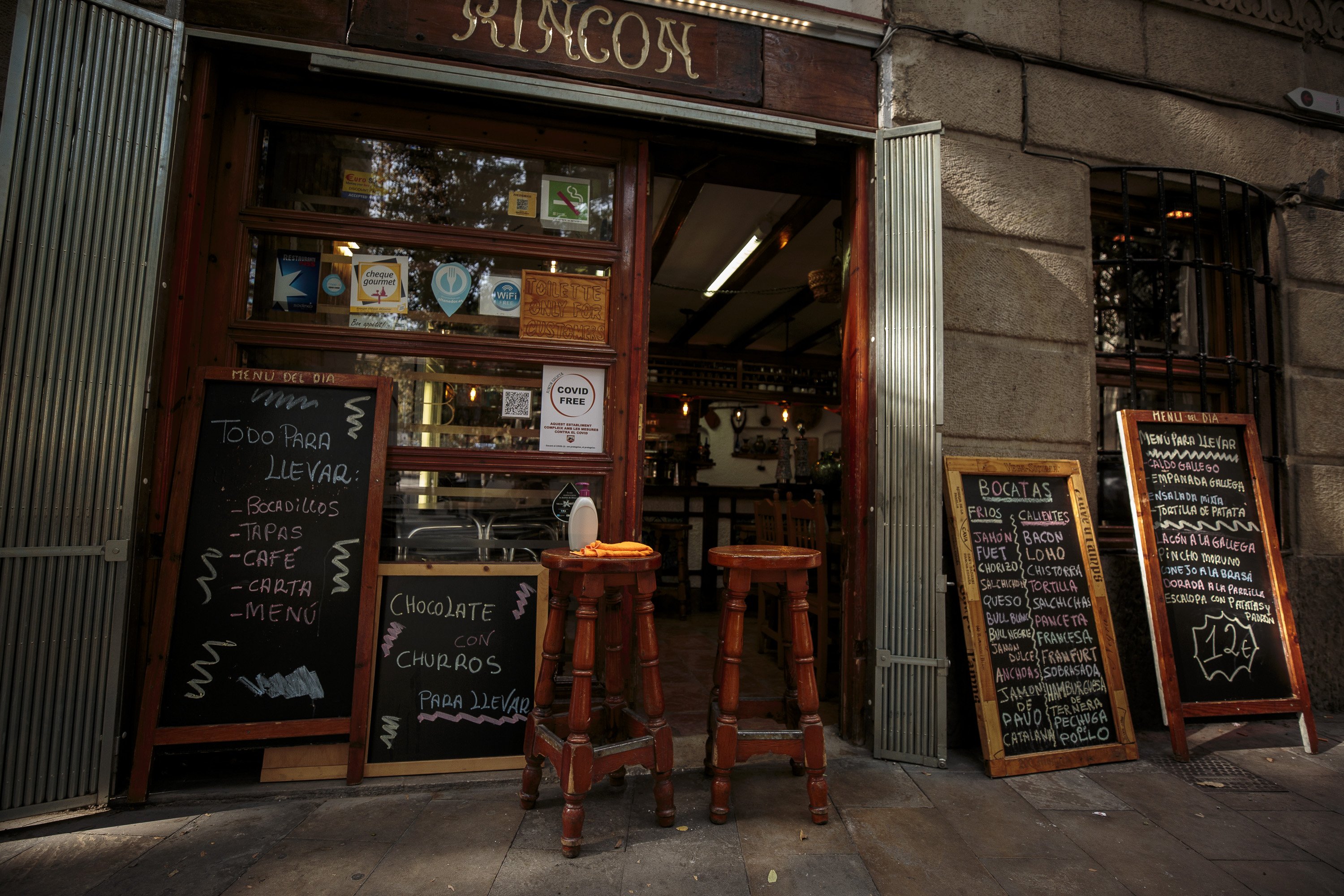 17 alcaldes metropolitans del PSC reclamen a Aragonès que reobri els restaurants