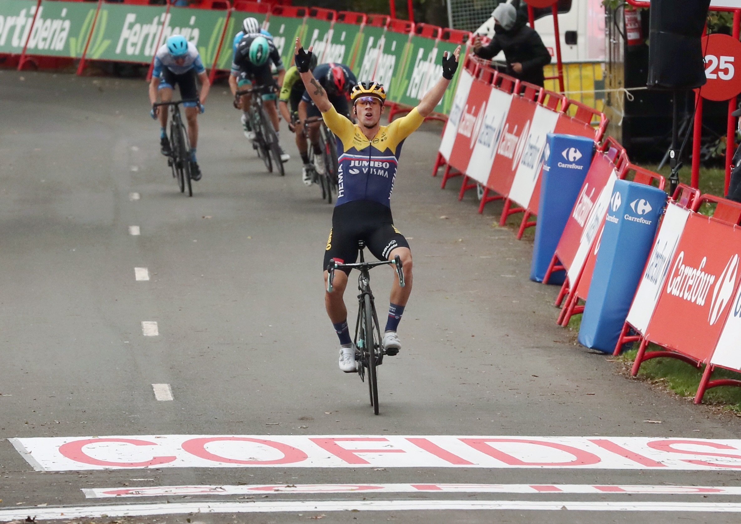 Primoz Roglic no cedeix el vermell i és el primer líder de la Vuelta a Espanya