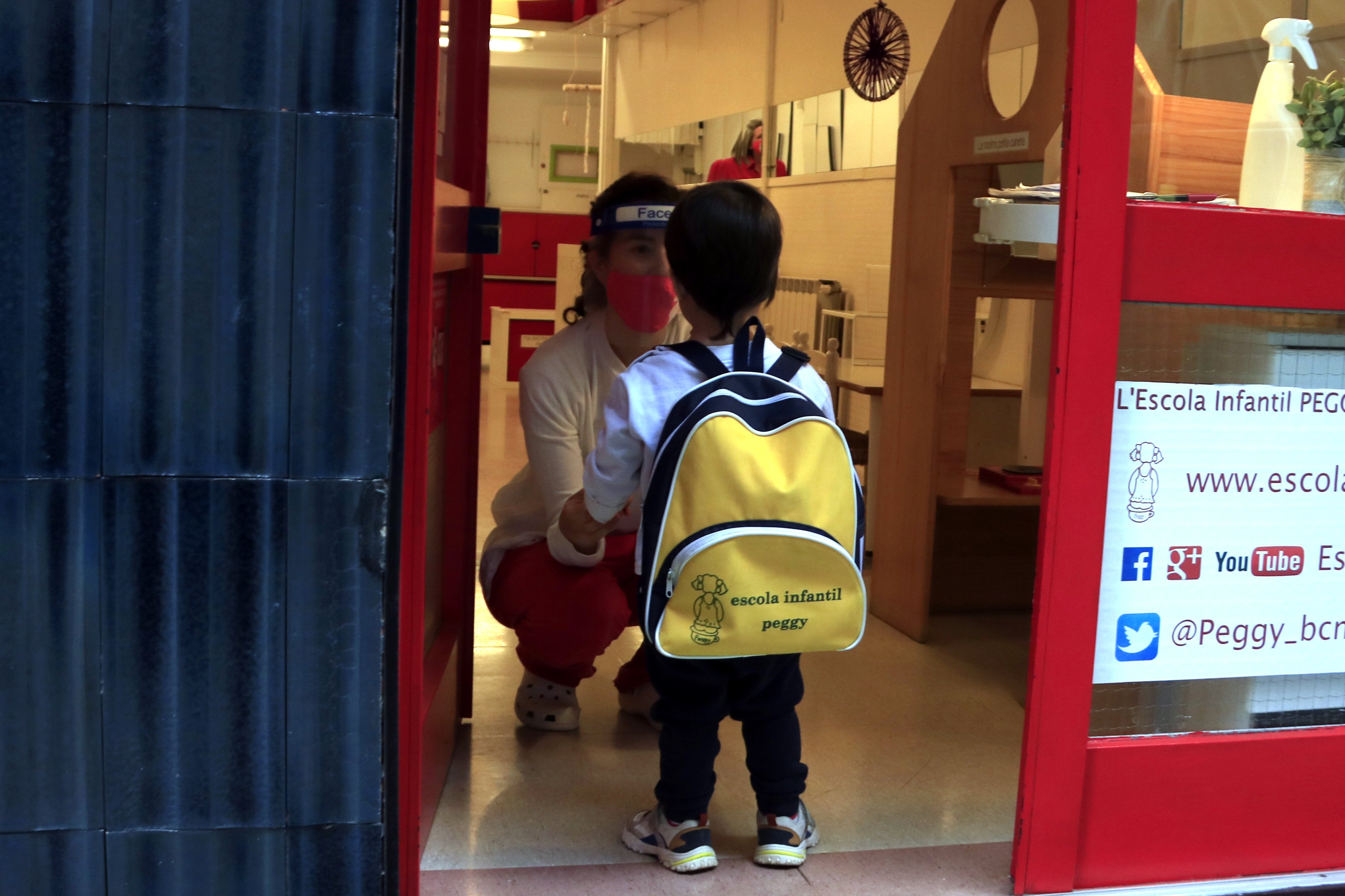 Tornada a l'escola amb neu i la por de la tercera onada