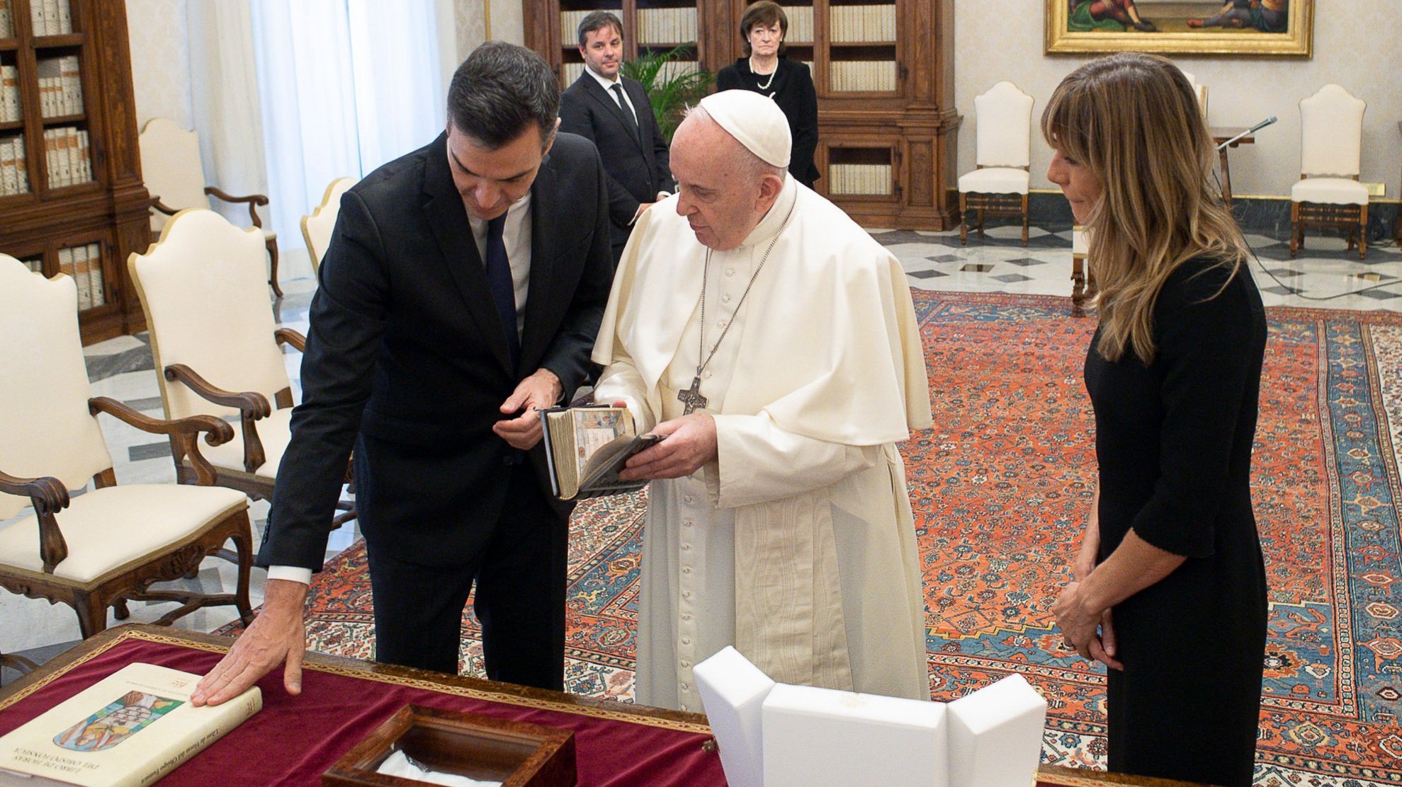 Sánchez es reuneix amb el Papa Francesc al Vaticà