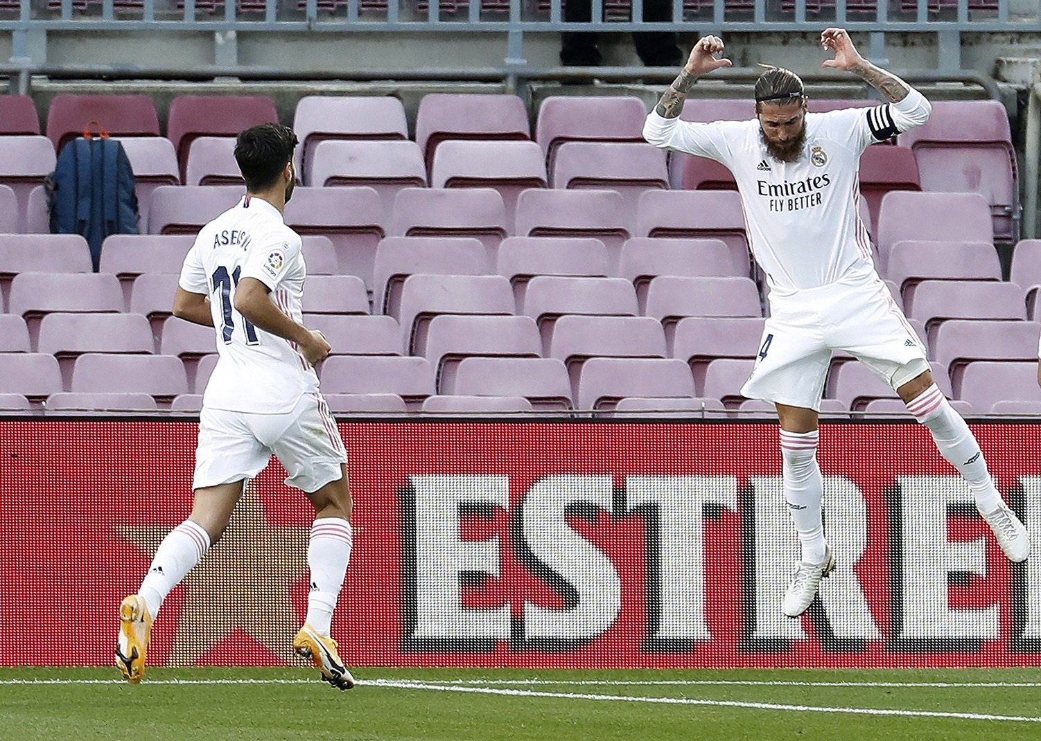 La piscina de la vergonya: Ramos fa teatre i el VAR executa