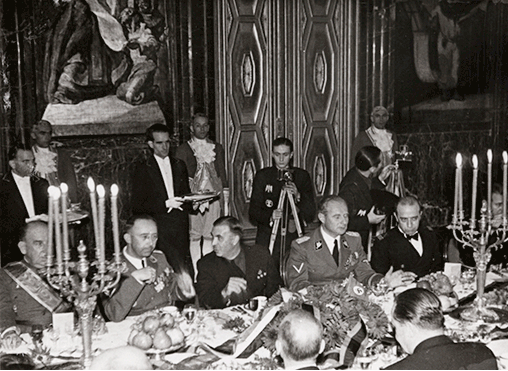Himmler en Barcelona, al lado del alcalde Mateu Pla. Recepción oficial en el Hotel Ritz. Fuente Archivo Histórico de la Ciudad de Barcelona