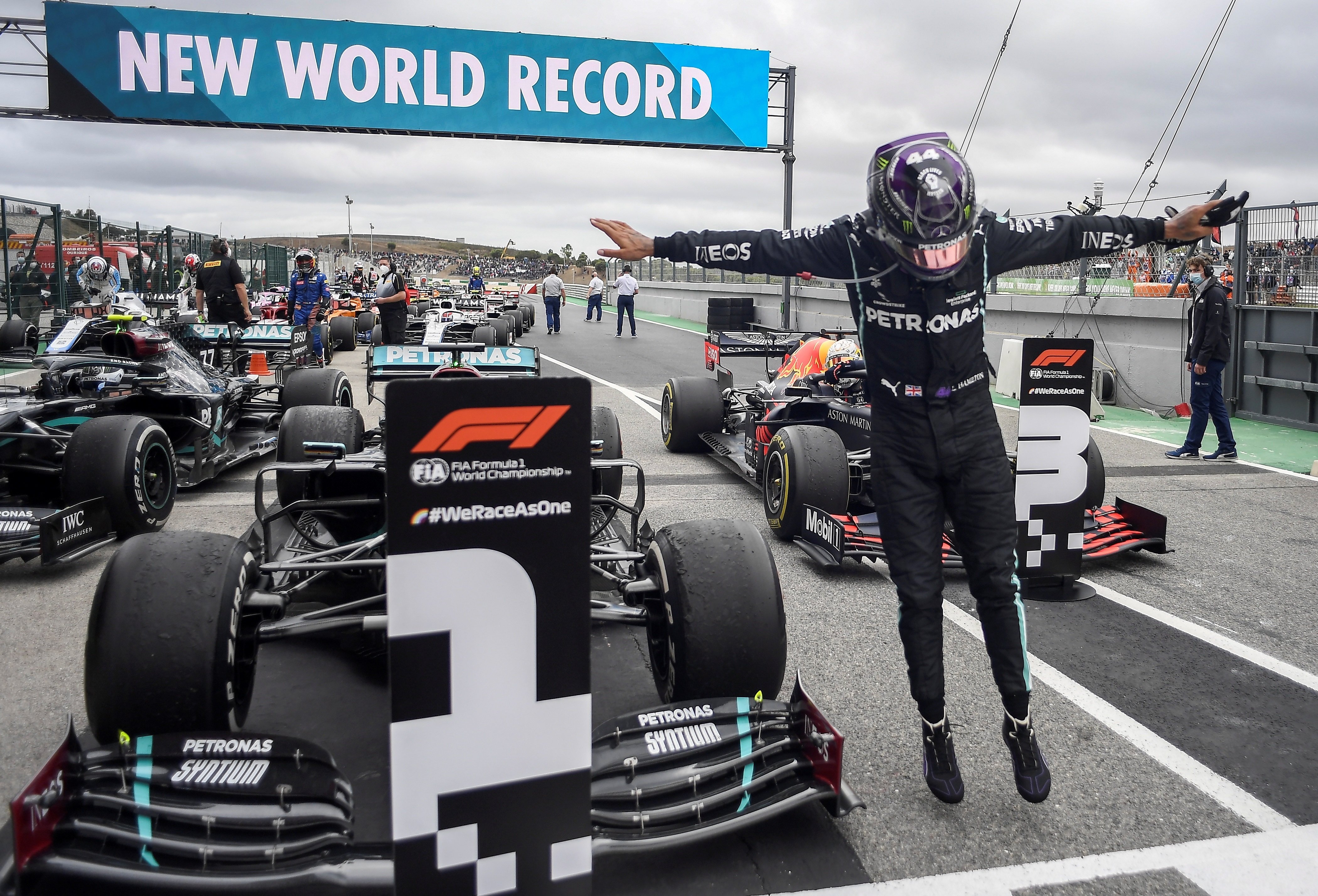Hamilton s'imposa a Portugal i entra a la història de la Fórmula 1