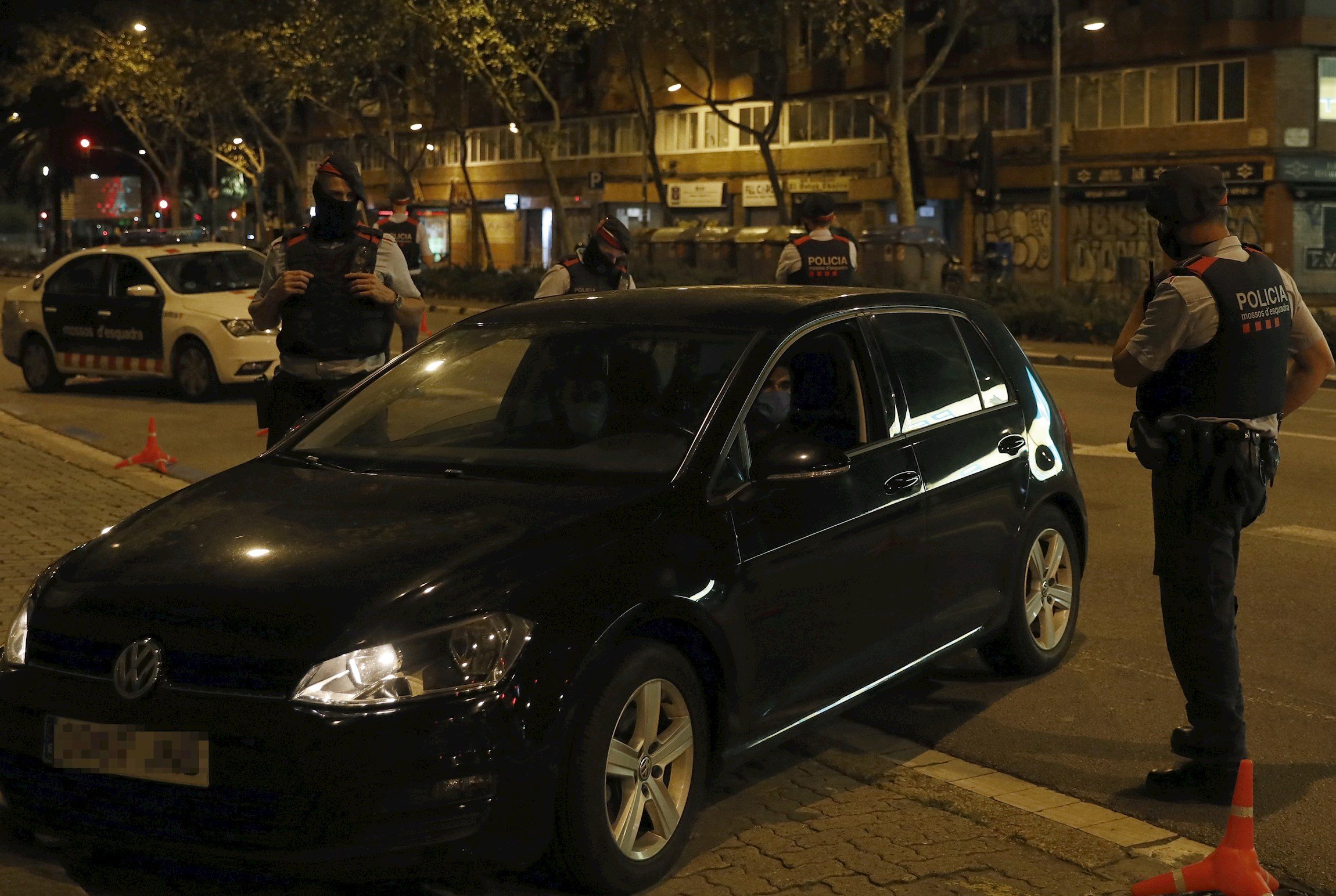 El toc de queda buida els carrers de Catalunya