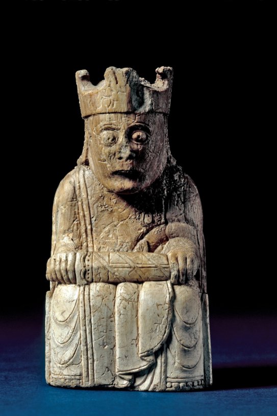 rey del juego de ajedrez de lewis 1150 1200 posiblemente noruega encontrado en escocia marfil de morsa c the trustees of