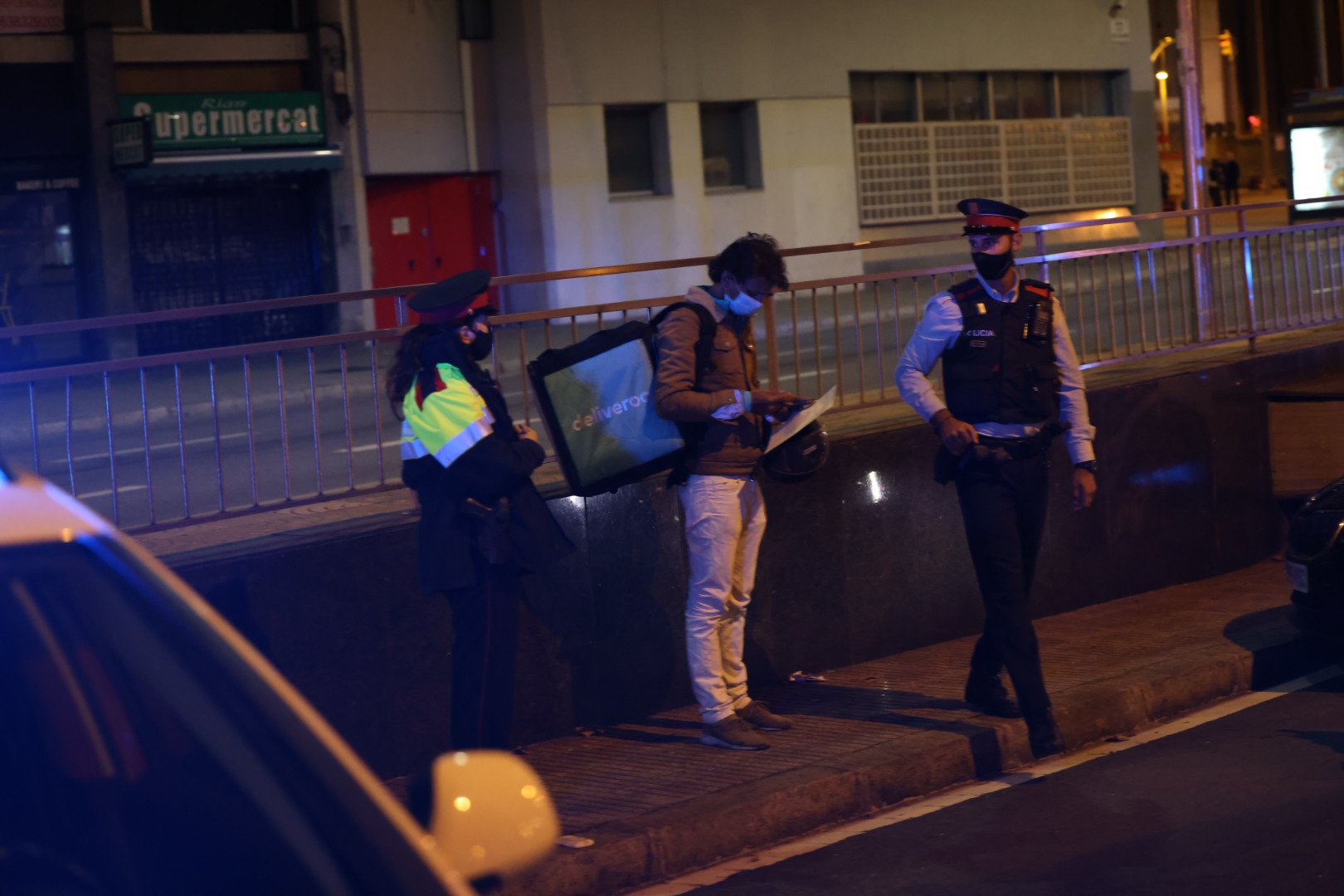 Els Mossos detenen gairebé 6.000 persones durant el confinament nocturn