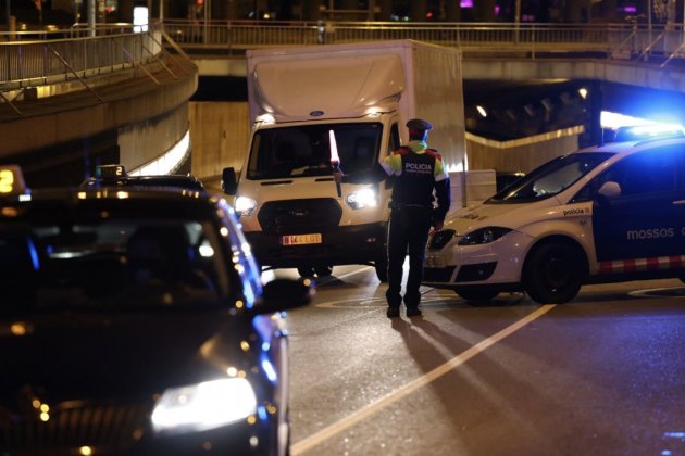 Control Mossos toque de queda coronavirus - Sergi Alcàzar