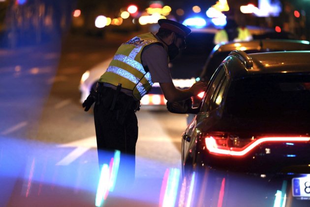 Control Mossos toque de queda coronavirus - Sergi Alcàzar