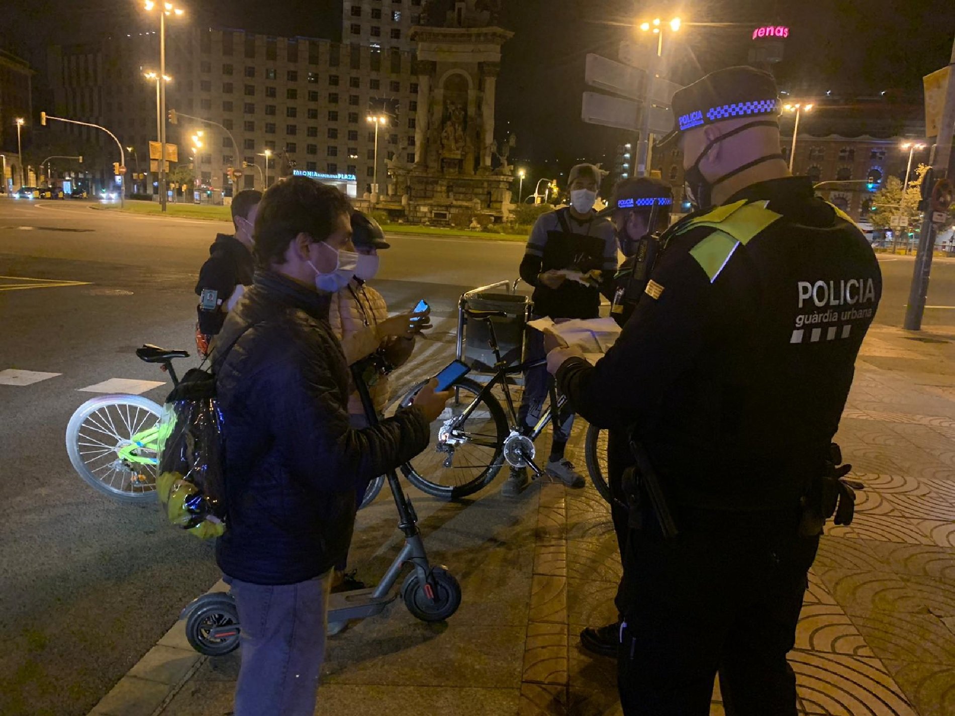 Denunciadas 15 personas por incumplimiento del toque de queda en Barcelona