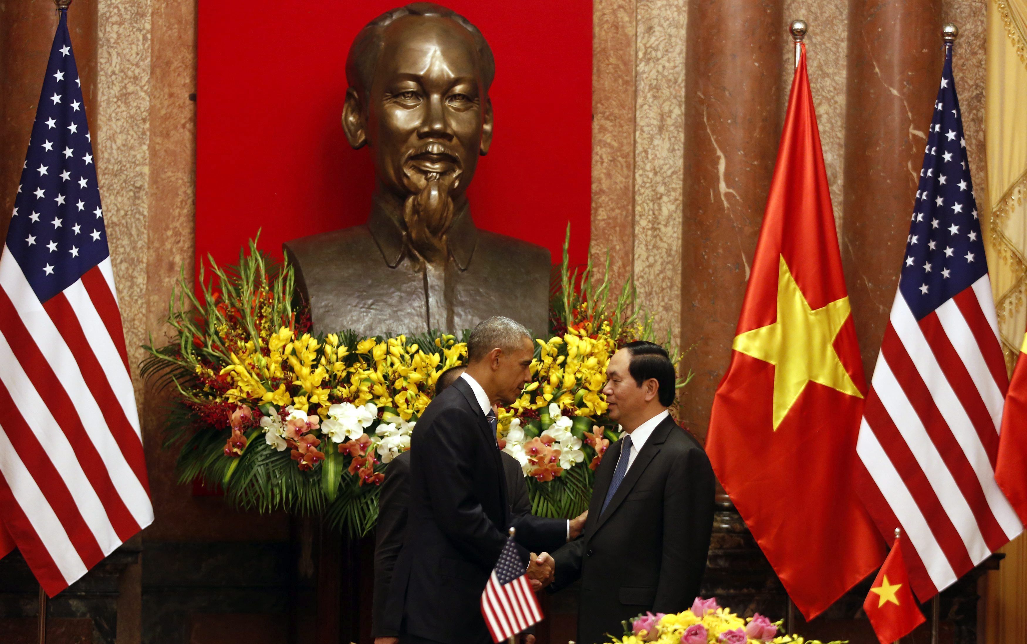 Obama anuncia el levantamiento del embargo militar a Vietnam