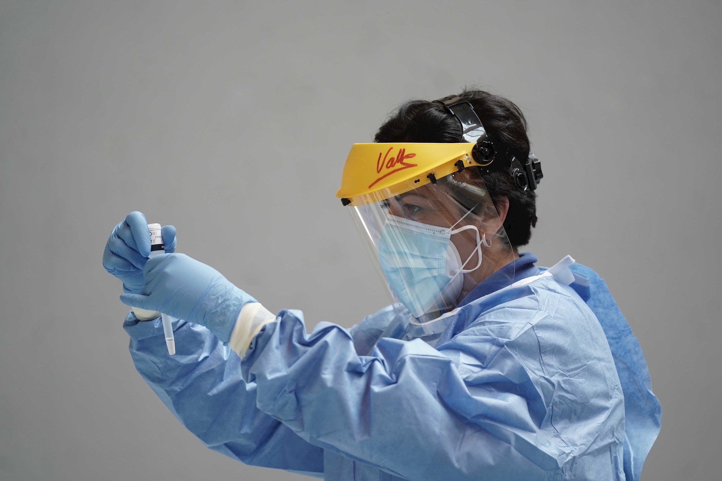 España registra un nuevo récord de contagios: 25.595 casos Covid y 239 muertes