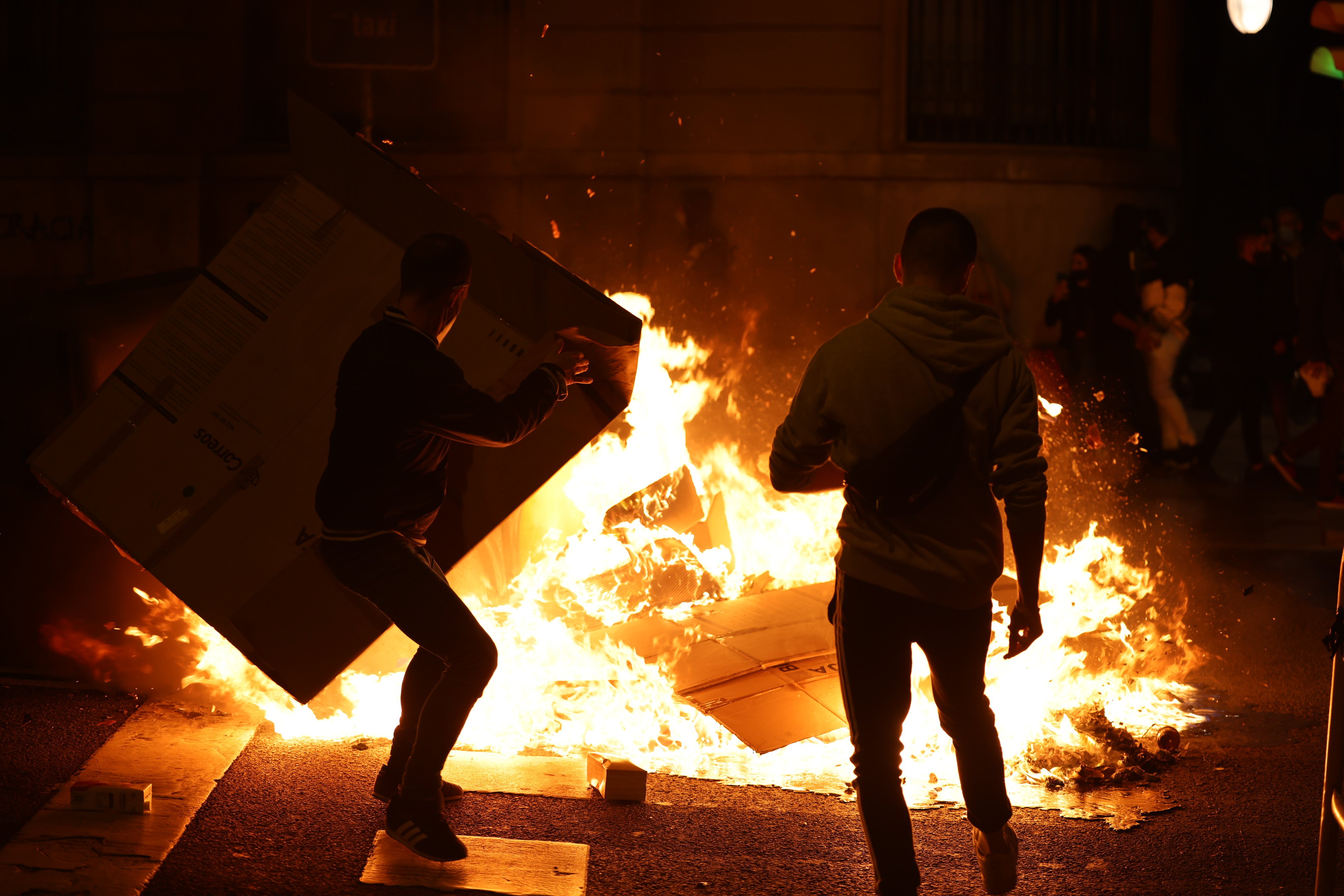 Un diari suís defineix els ultres dels aldarulls com a "hooligans de dreta"