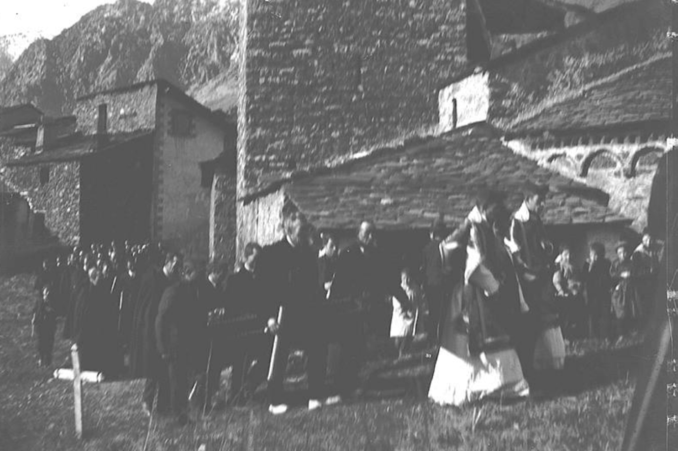 Fiesta de Todos los Santos. Andorra (principios del siglo XX). Fuente Comú de Andorra la vieja