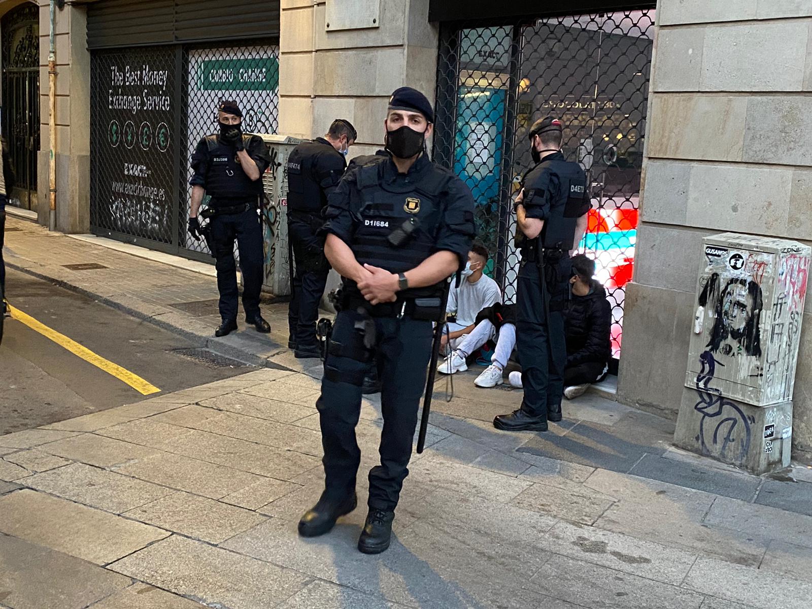 Catedral dispositiu dia post aldarulls anti-covid / Guillem Ramos 