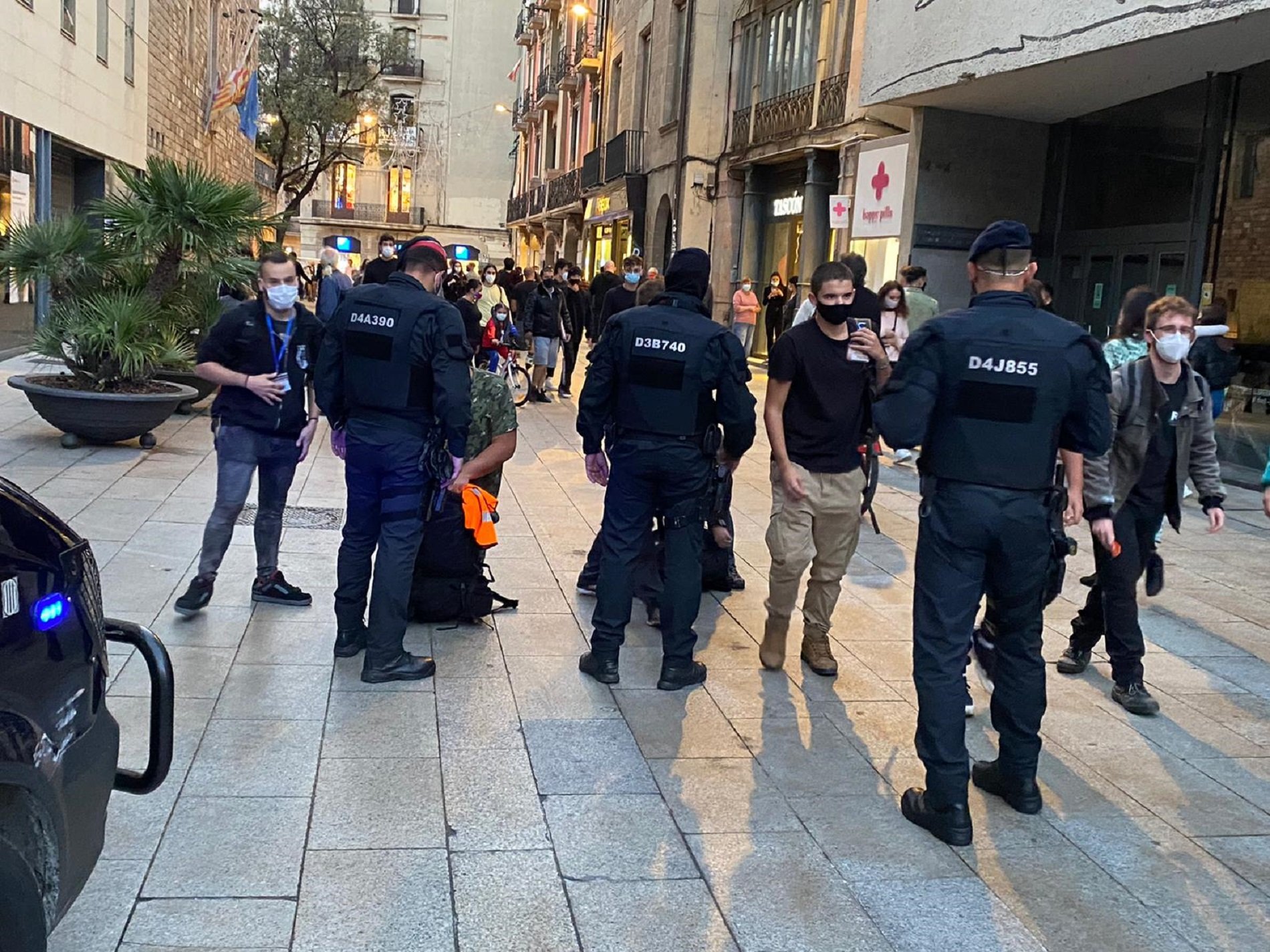 Catedral dispositiu dia post aldarulls anti-covid 2 / Guillem Ramos 
