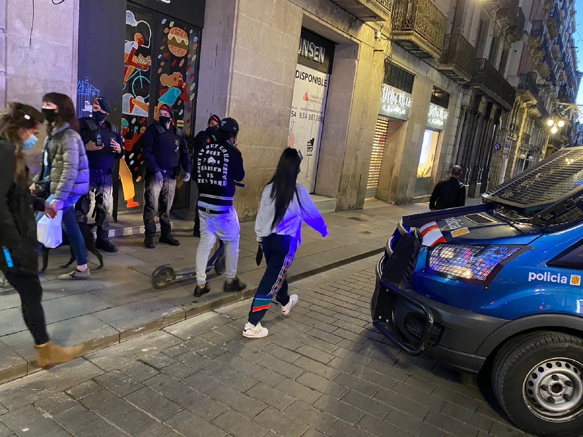 Escorcolls Sant Jaume dia després aldarulls anti-Covid / Guillem Ramos