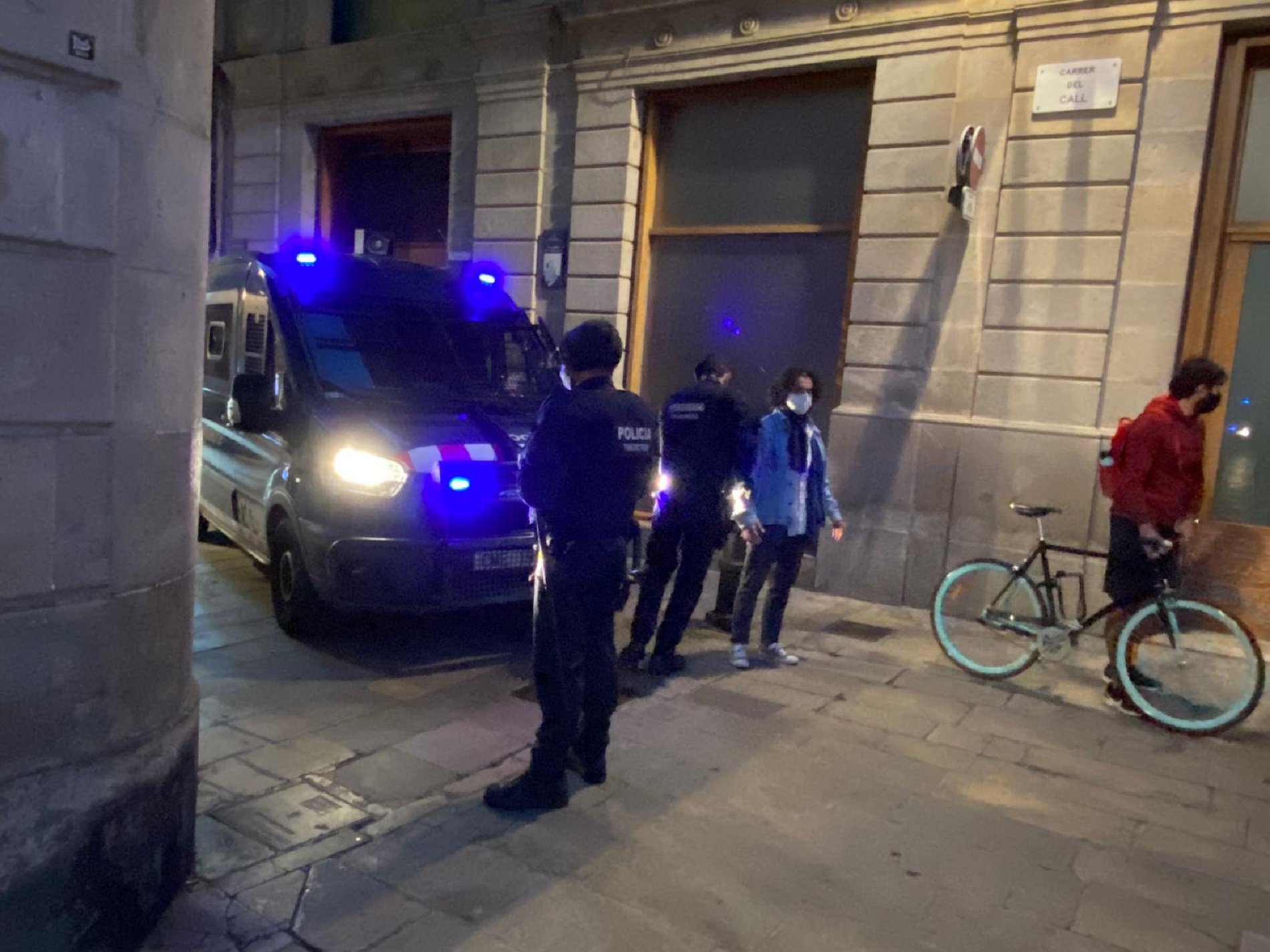 Escorcolls Sant Jaume dia després aldarulls anti-Covid / Guillem Ramos