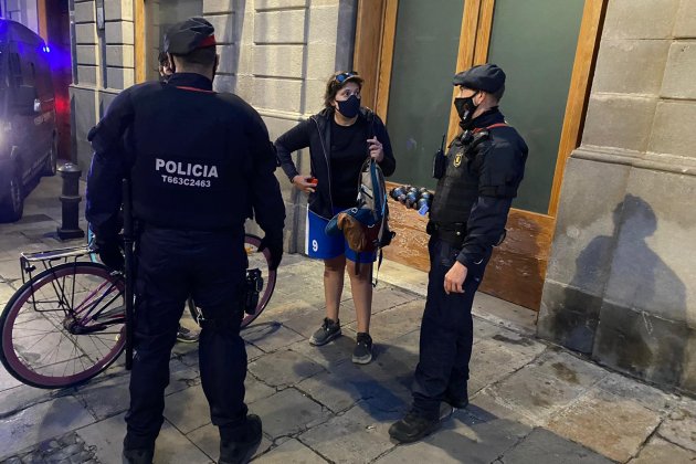 mossos registren manifestants - guillem rs