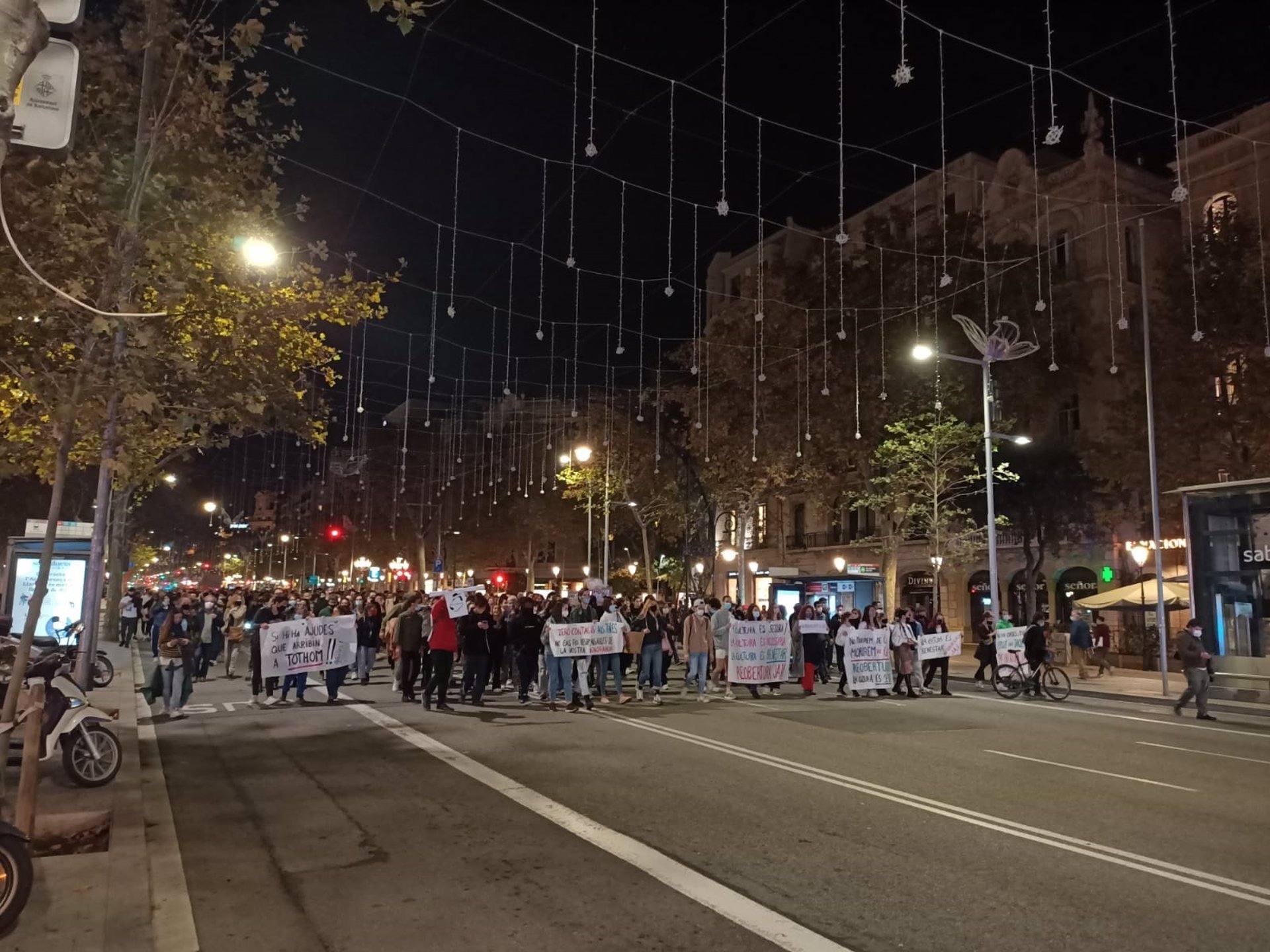 Protestas de los profesionales de la cultura en Barcelona y Girona: reclaman ayudas