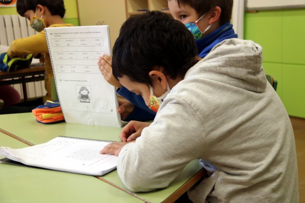 nens fent classe l'escola de Gòsol / ACN