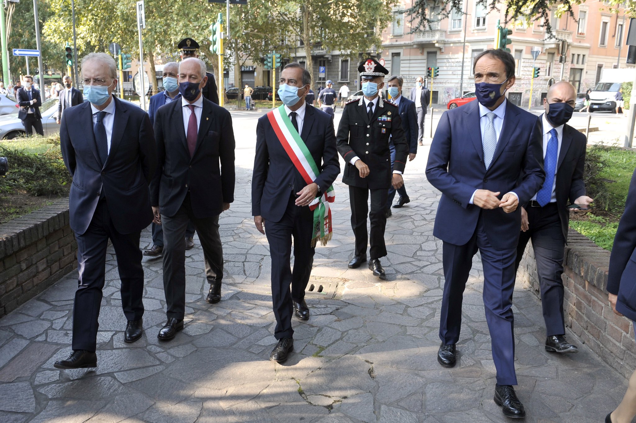 Italia vuelve al confinamiento domiciliario por regiones