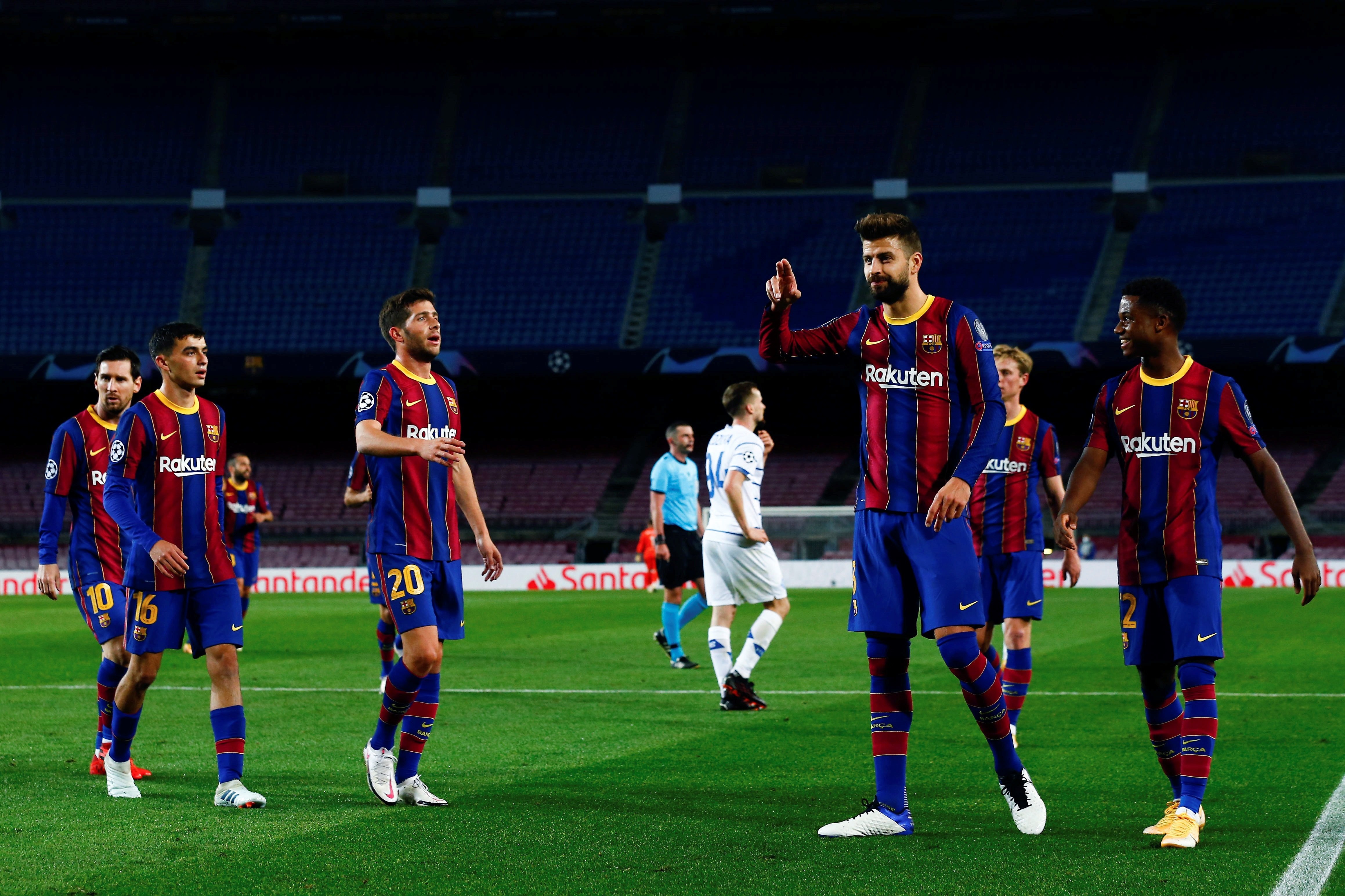 Piqué fa un 'like' revelador a Twitter sobre el futur de Messi al Barça