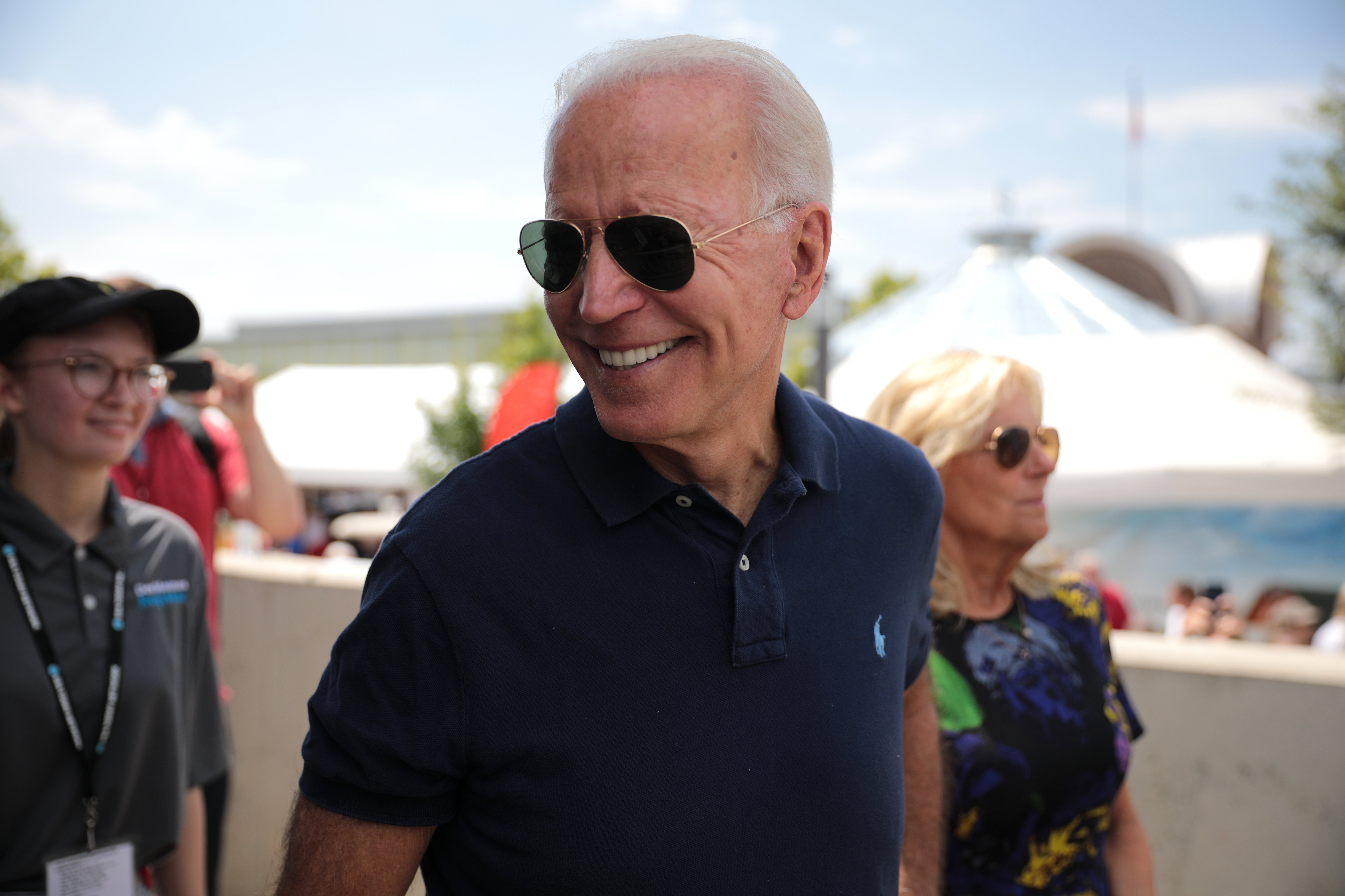 Joe Biden ulleres de sol 20190808 (Gage Skidmore)