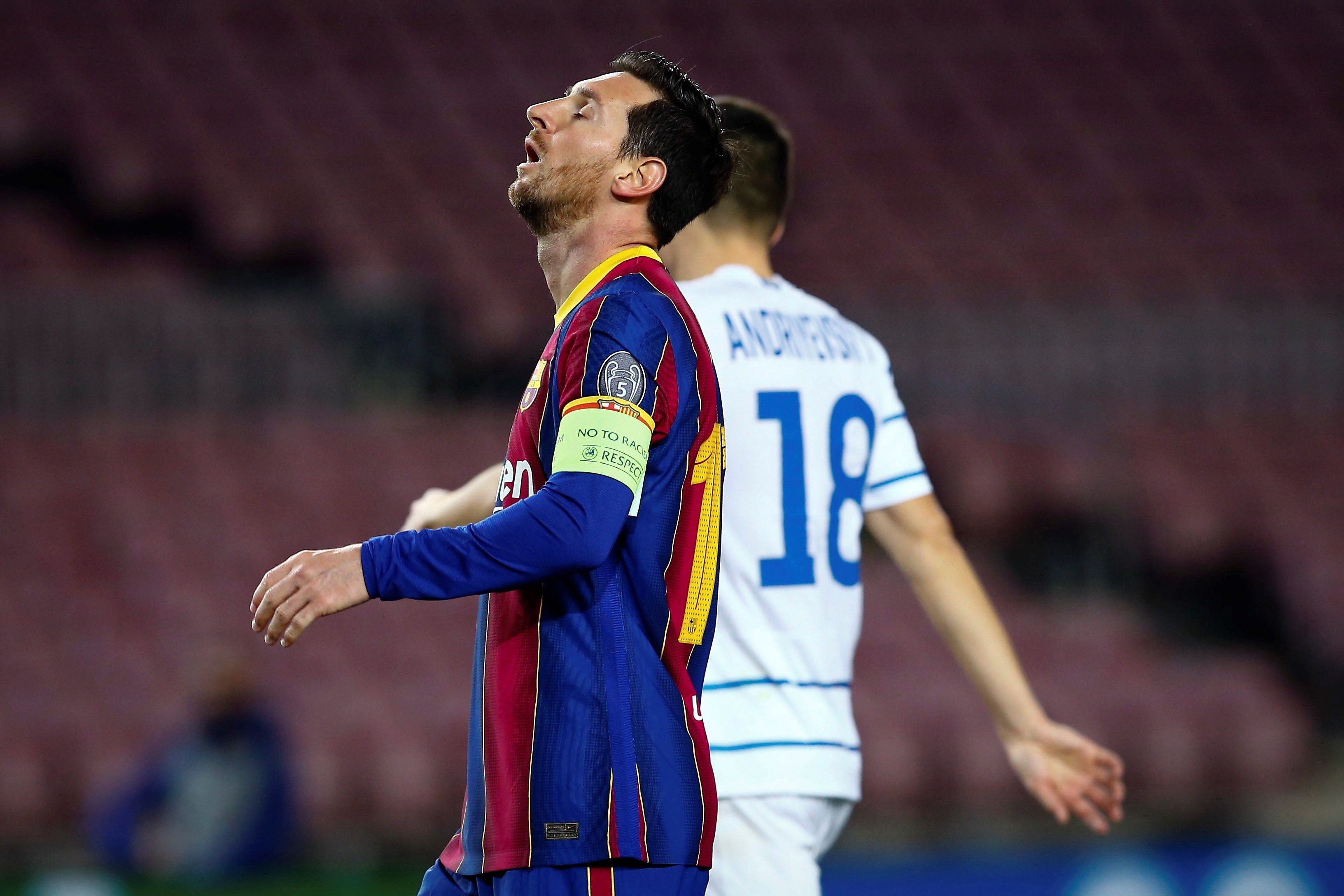 Messi caminant a la Champions: la imatge que indigna a les xarxes