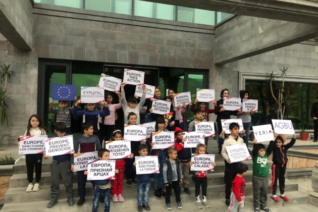 niños república de artsakh carteles europa - cedida