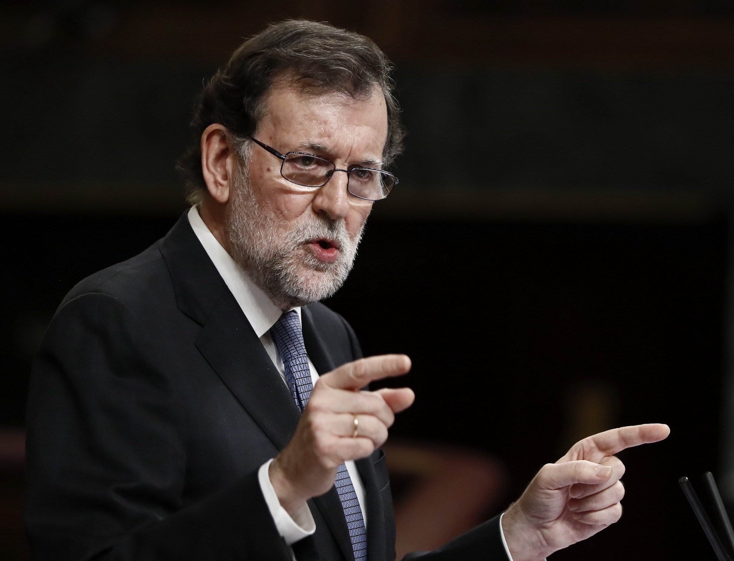 Rajoy exige al PSOE "cooperación" para hacer frente al soberanismo