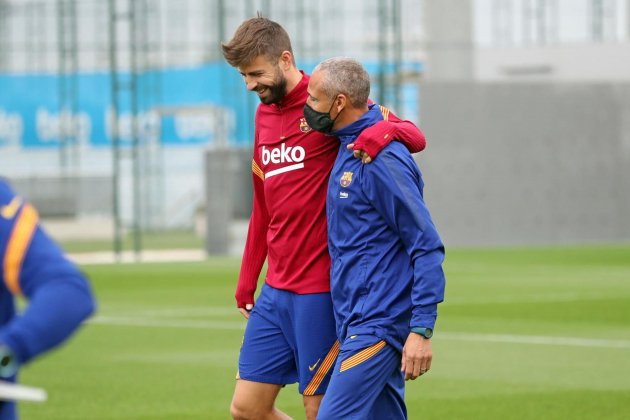 Piqué Larsson entrenament FCB