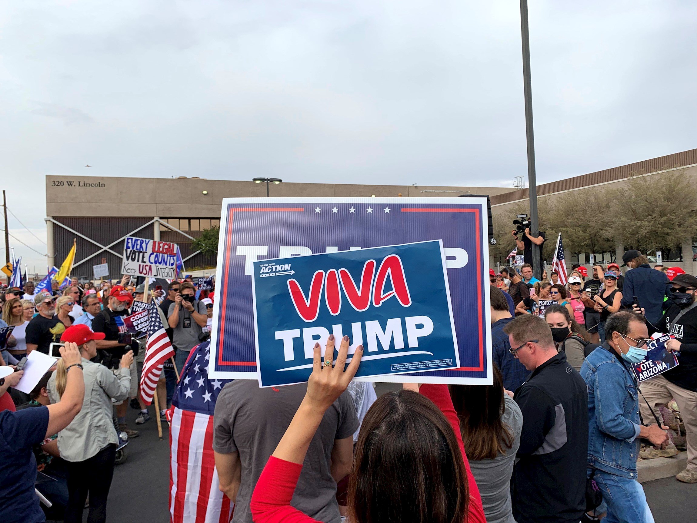 La Justicia rechaza una demanda de Trump para parar el recuento en Nevada