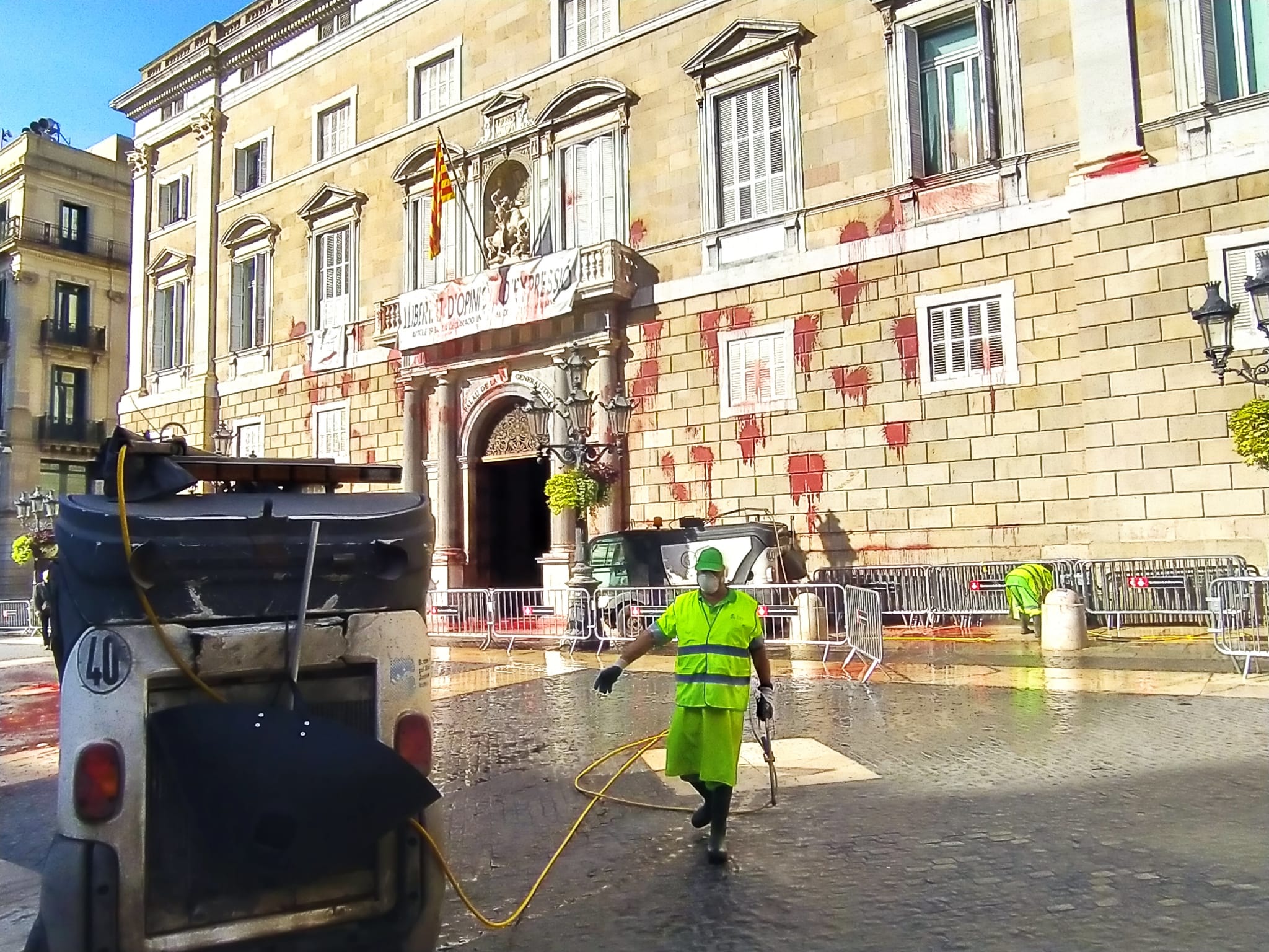 El Gremi de Restauració condemna l'atac a la façana de la Generalitat