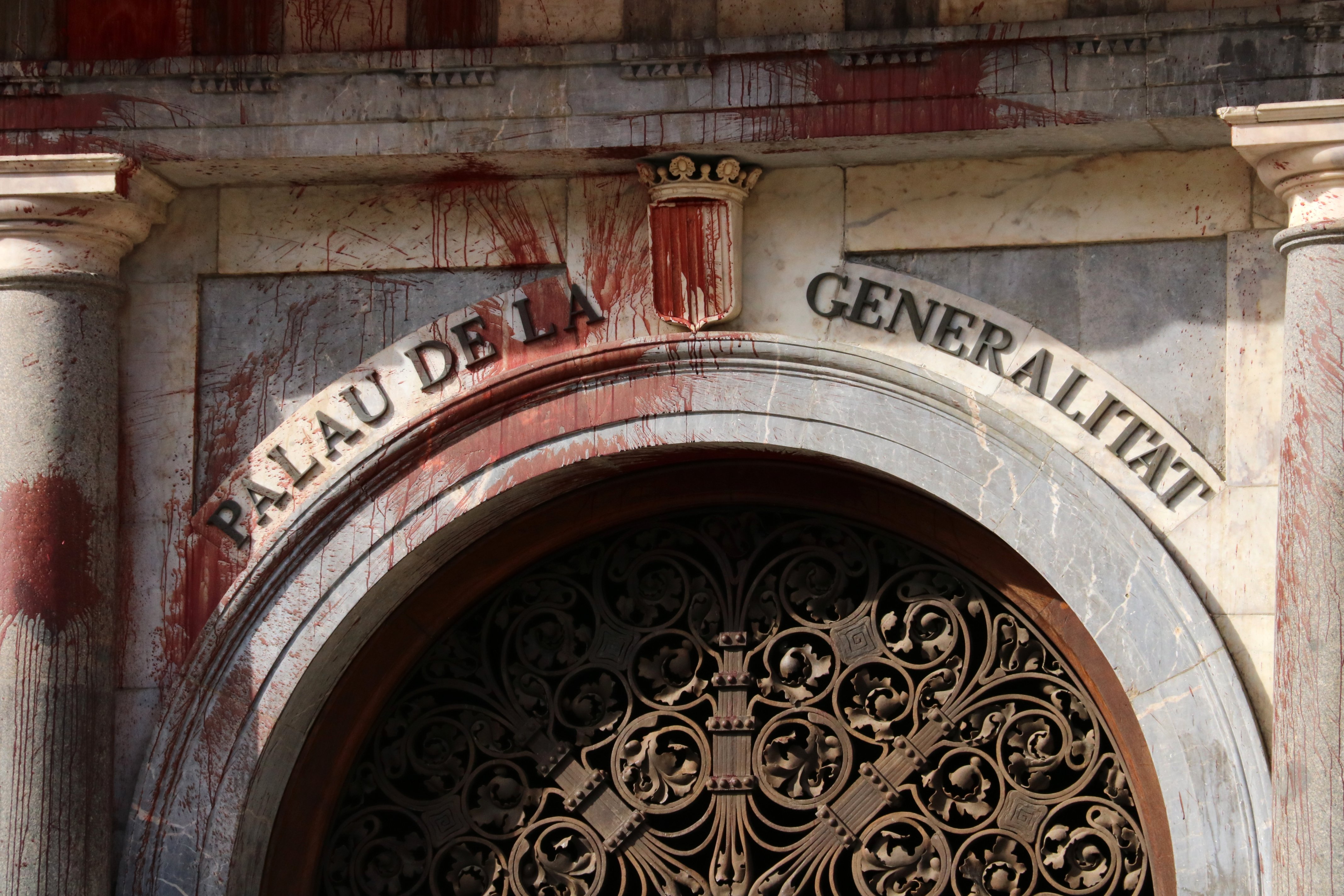 Sospechas que detrás del ataque a la fachada de la Generalitat hay ultras
