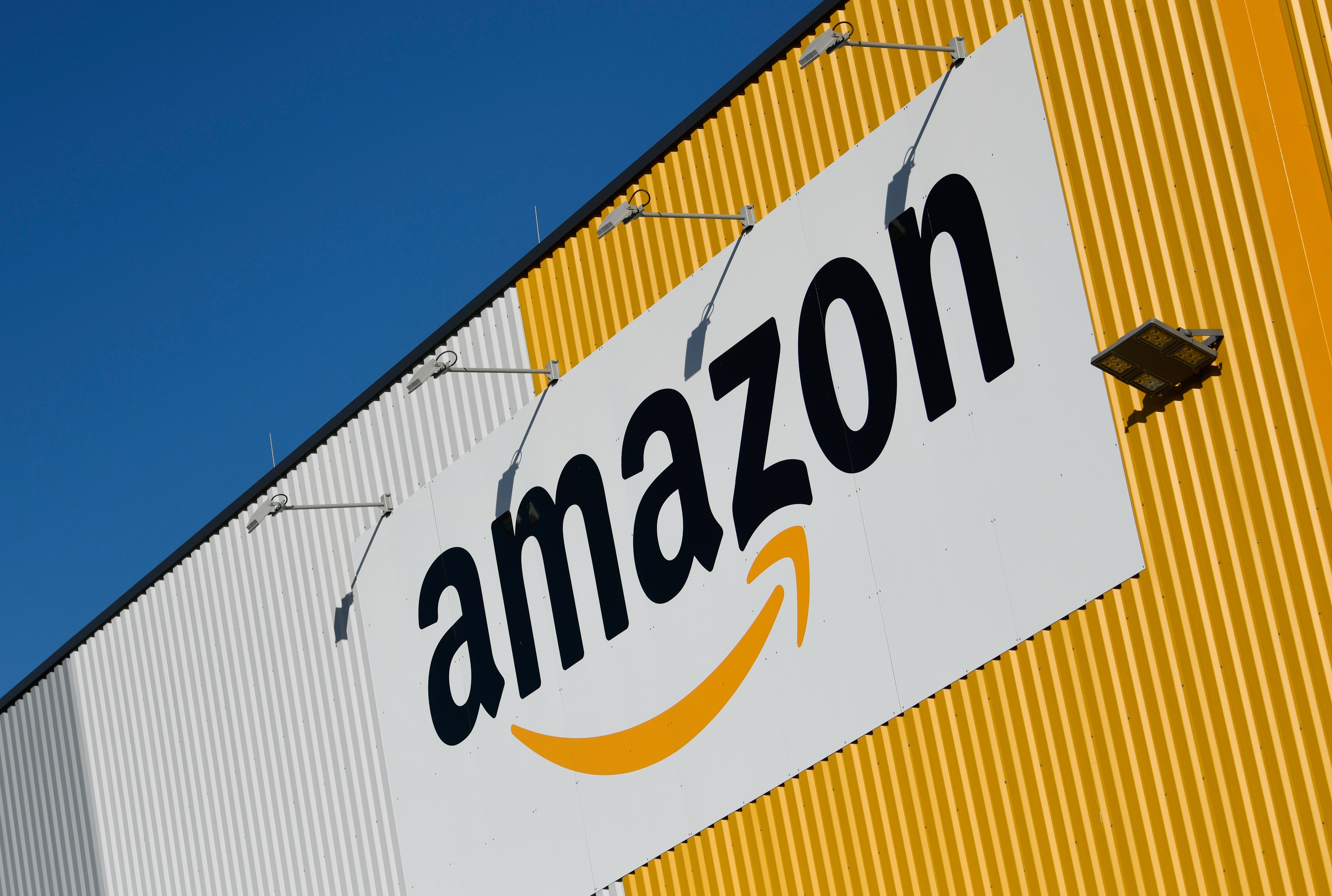 Bruselas acusa a Amazon de aprovecharse de datos de empresas de su plataforma