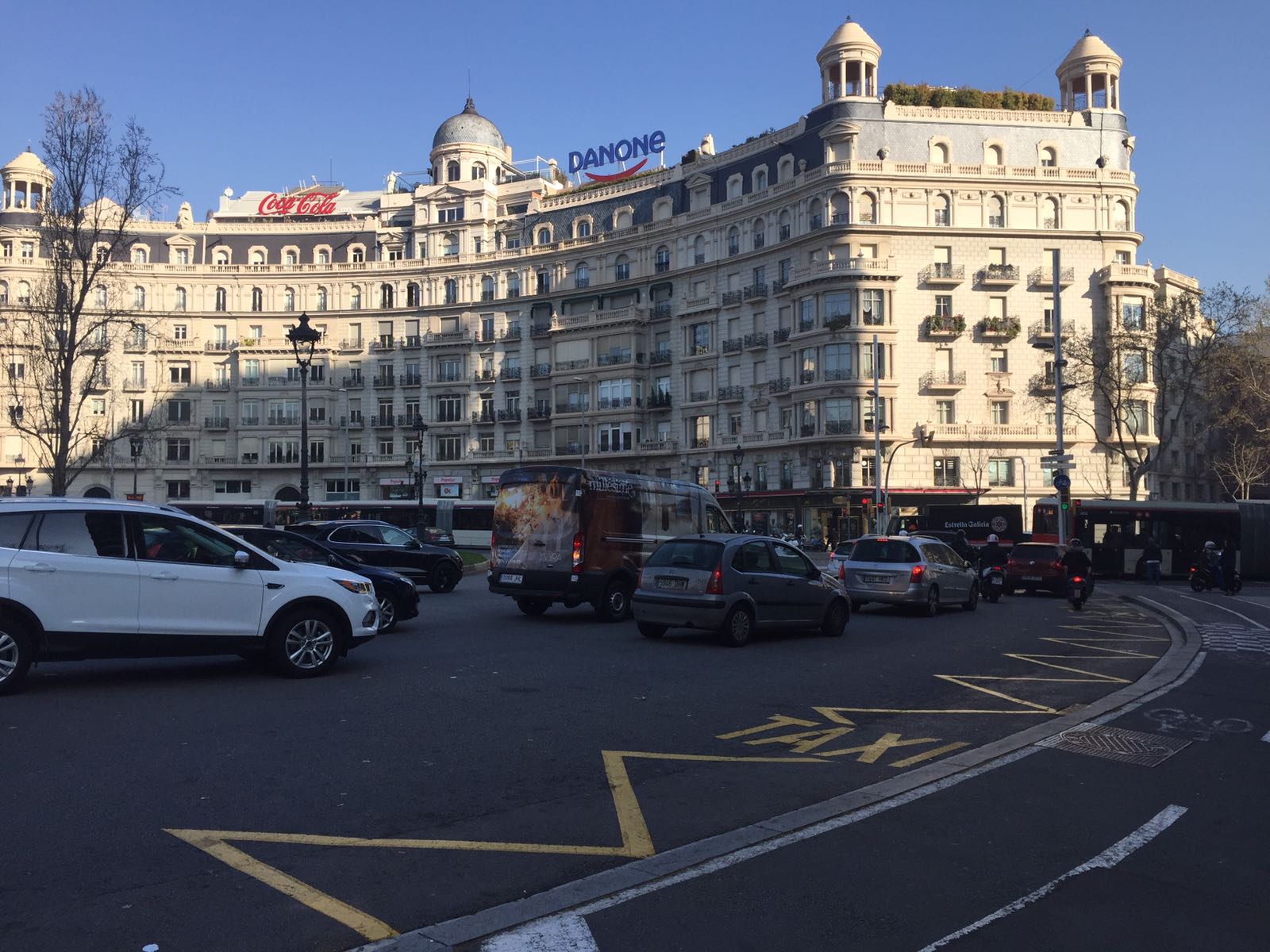 Barcelona, vacía de taxis por la huelga