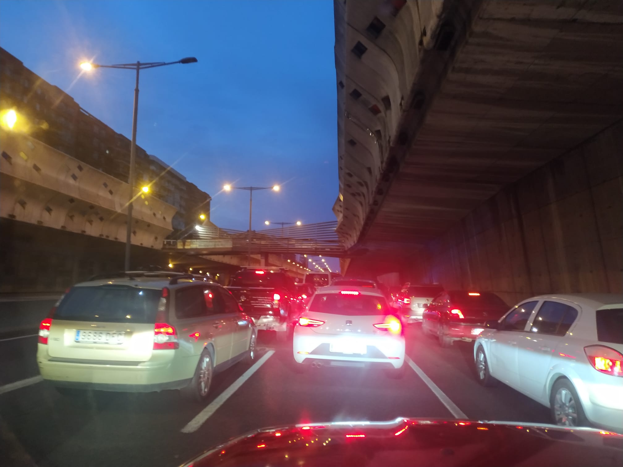 Barcelona registra un incremento de salida de vehículos por el puente, a pesar de la Covid
