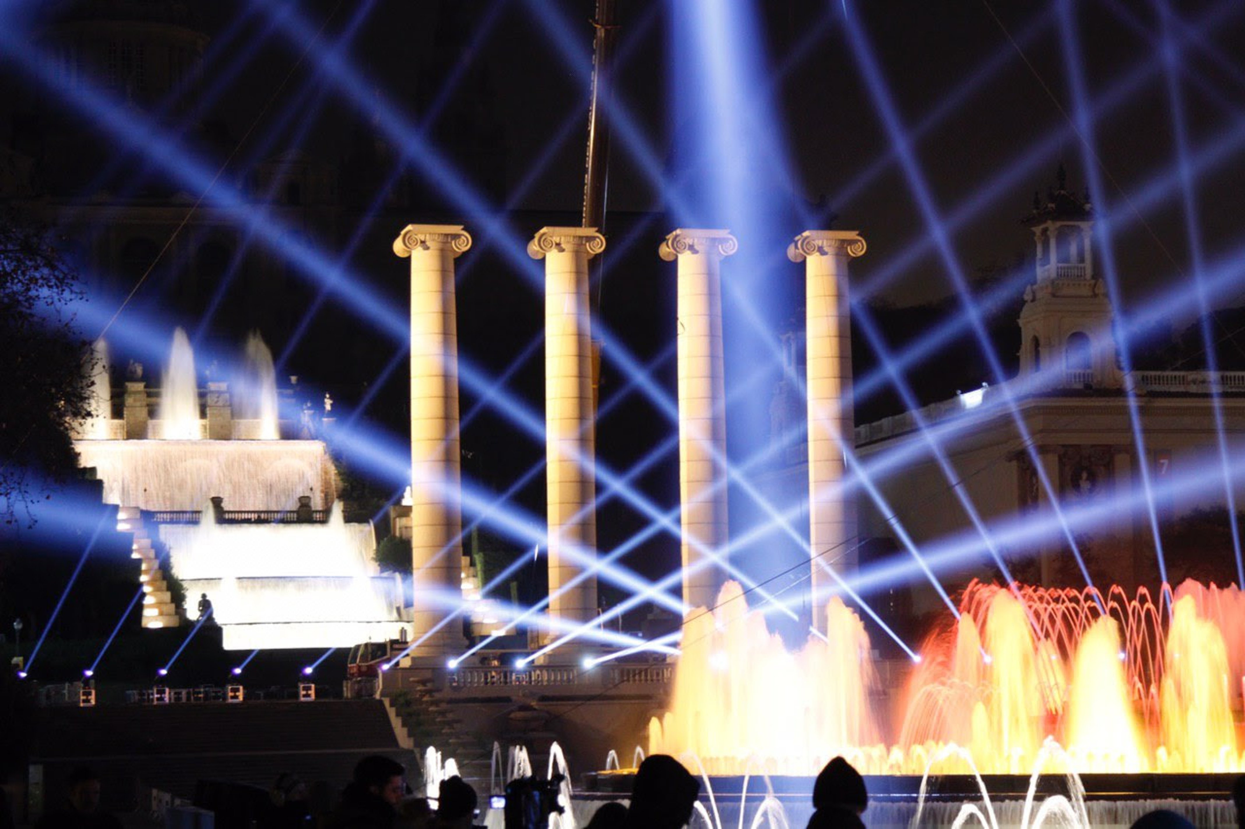 Espectacle pirotècnic visible des de tot Barcelona per Cap d'Any