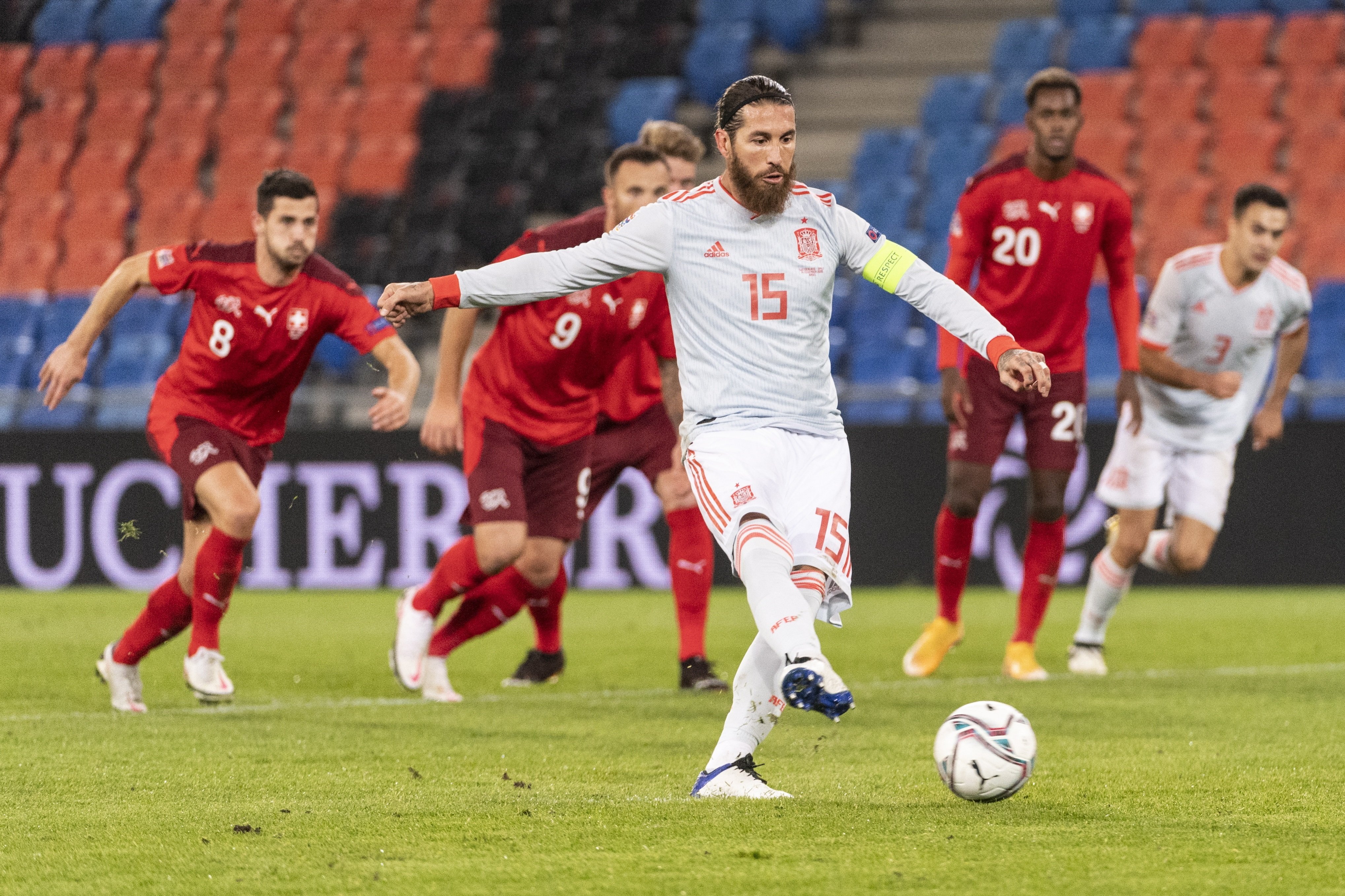 Ramos se hunde en Suiza y a España sólo le vale ganar a Alemania (1-1)