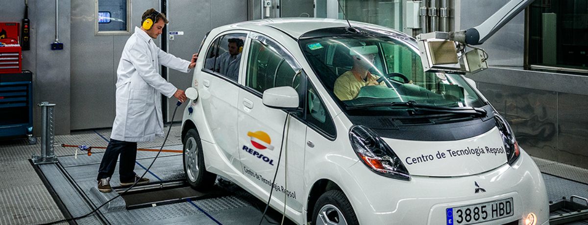 Si sales de viaje con coche eléctrico, hay cinco cosas que no debes olvidar