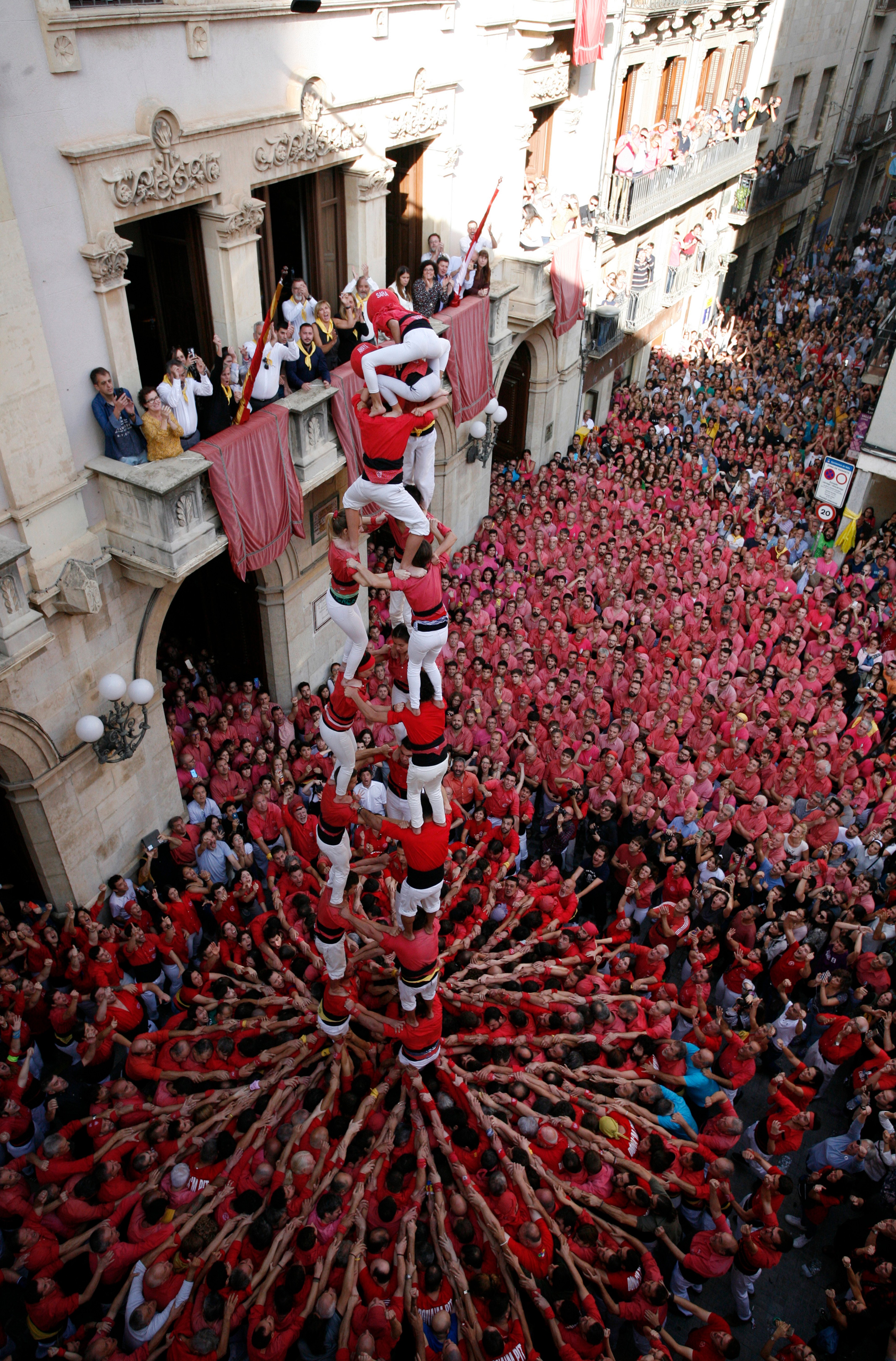 Com es fa un castell? Die Zeit ho explica així als alemanys