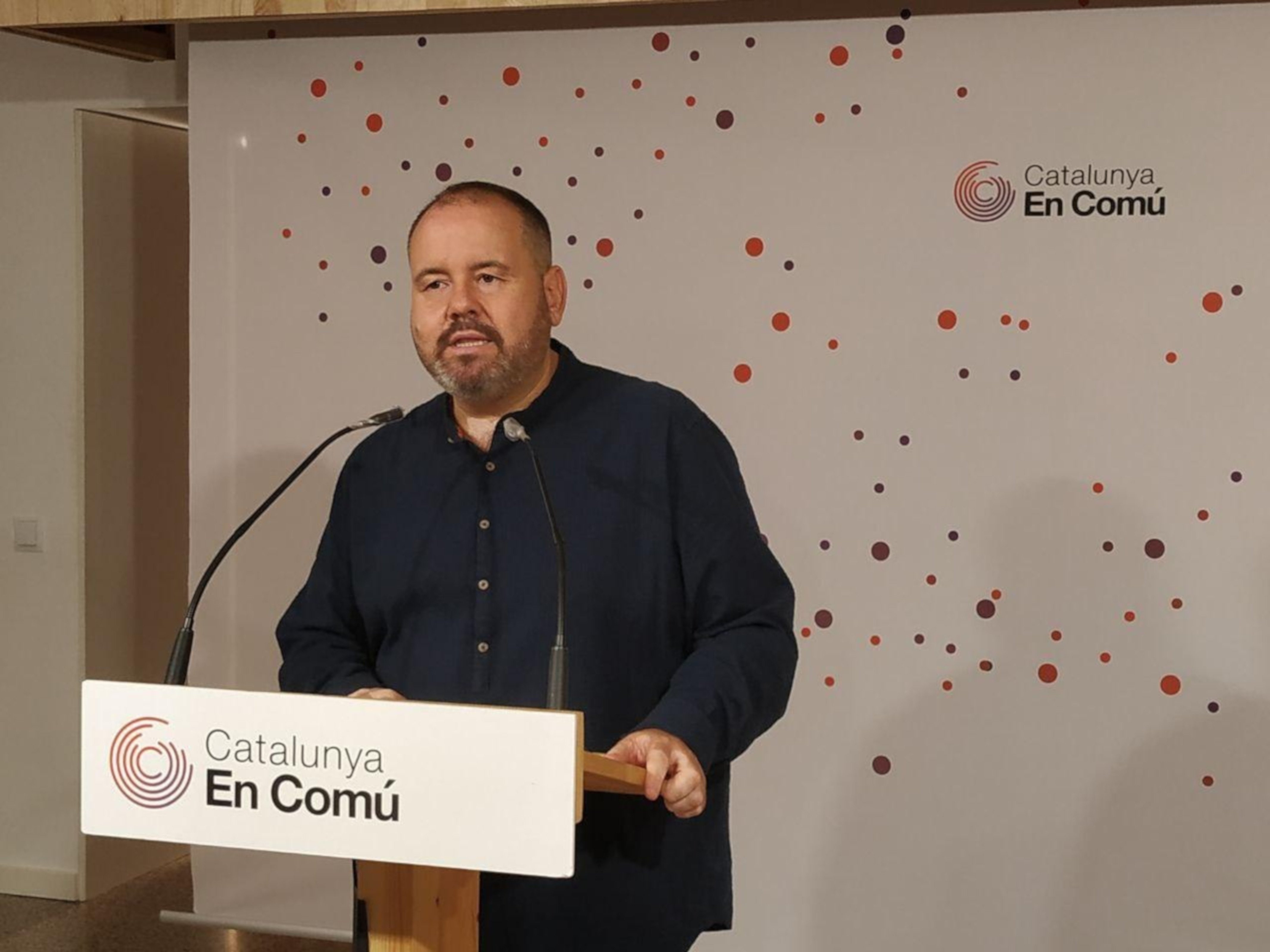 Els comuns repten el PSC a desmentir Guerra sobre "l'arraconament" del castellà