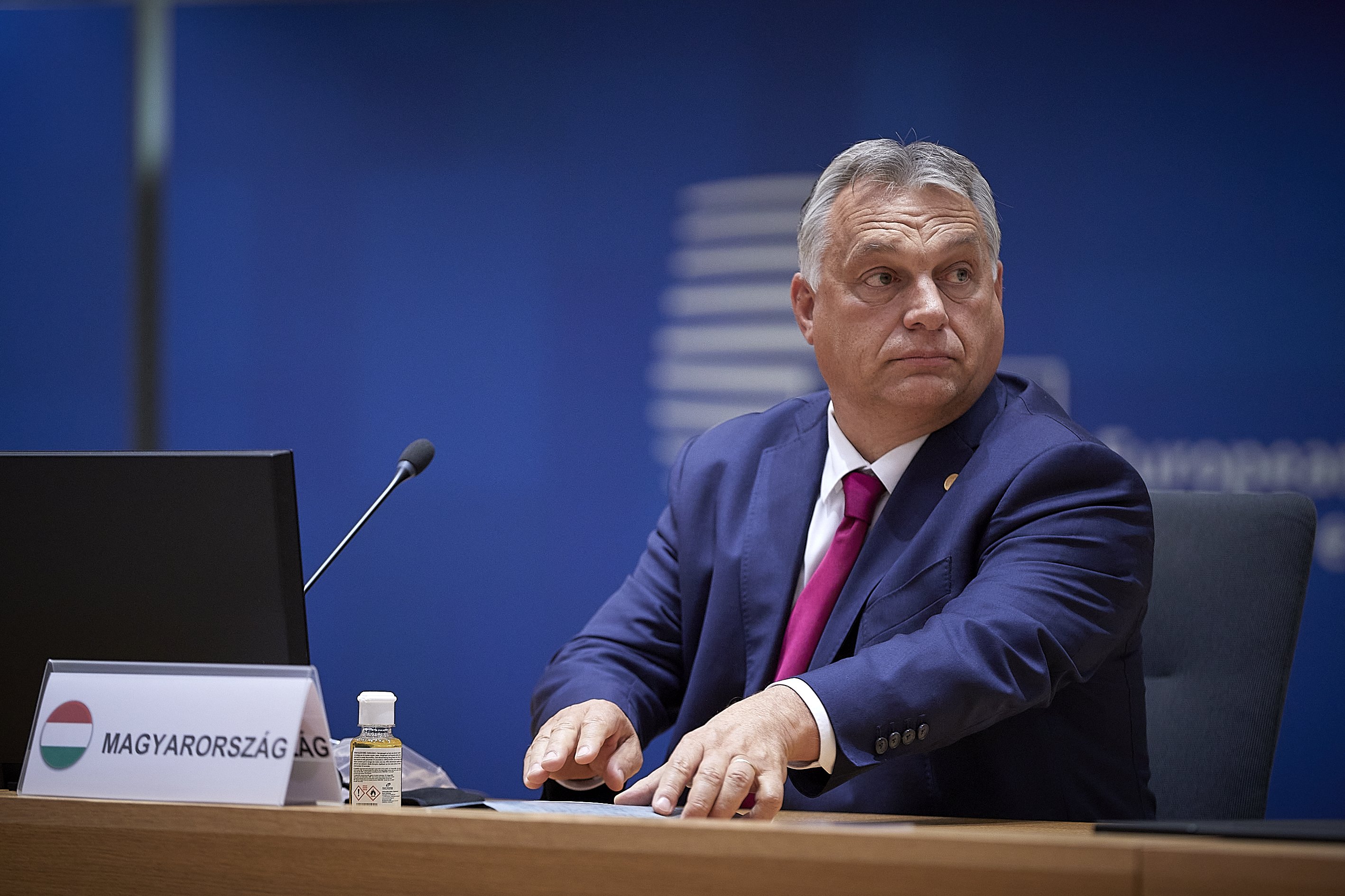 Orbán convoca un referéndum sobre su ley anti-LGTBI