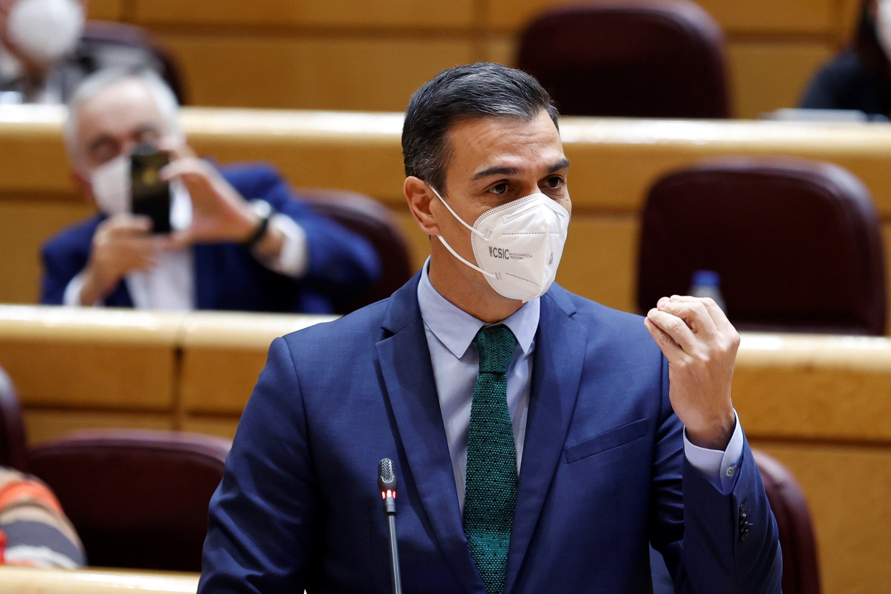 Sánchez fa costat a la Generalitat per continuar actuant amb "contundència"