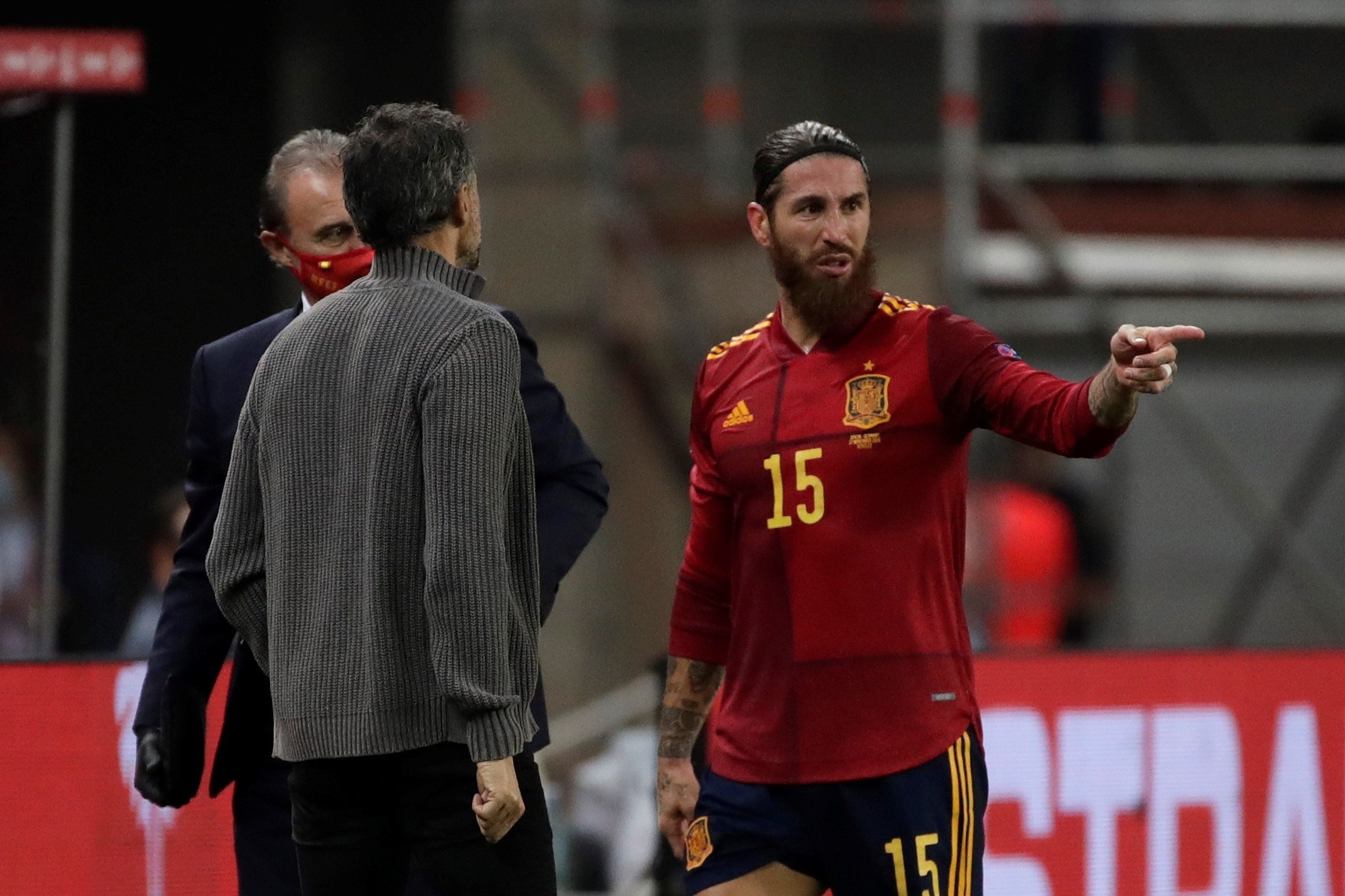 Sergio Ramos no va con la Roja porque tiene un problema personal con Luis Enrique