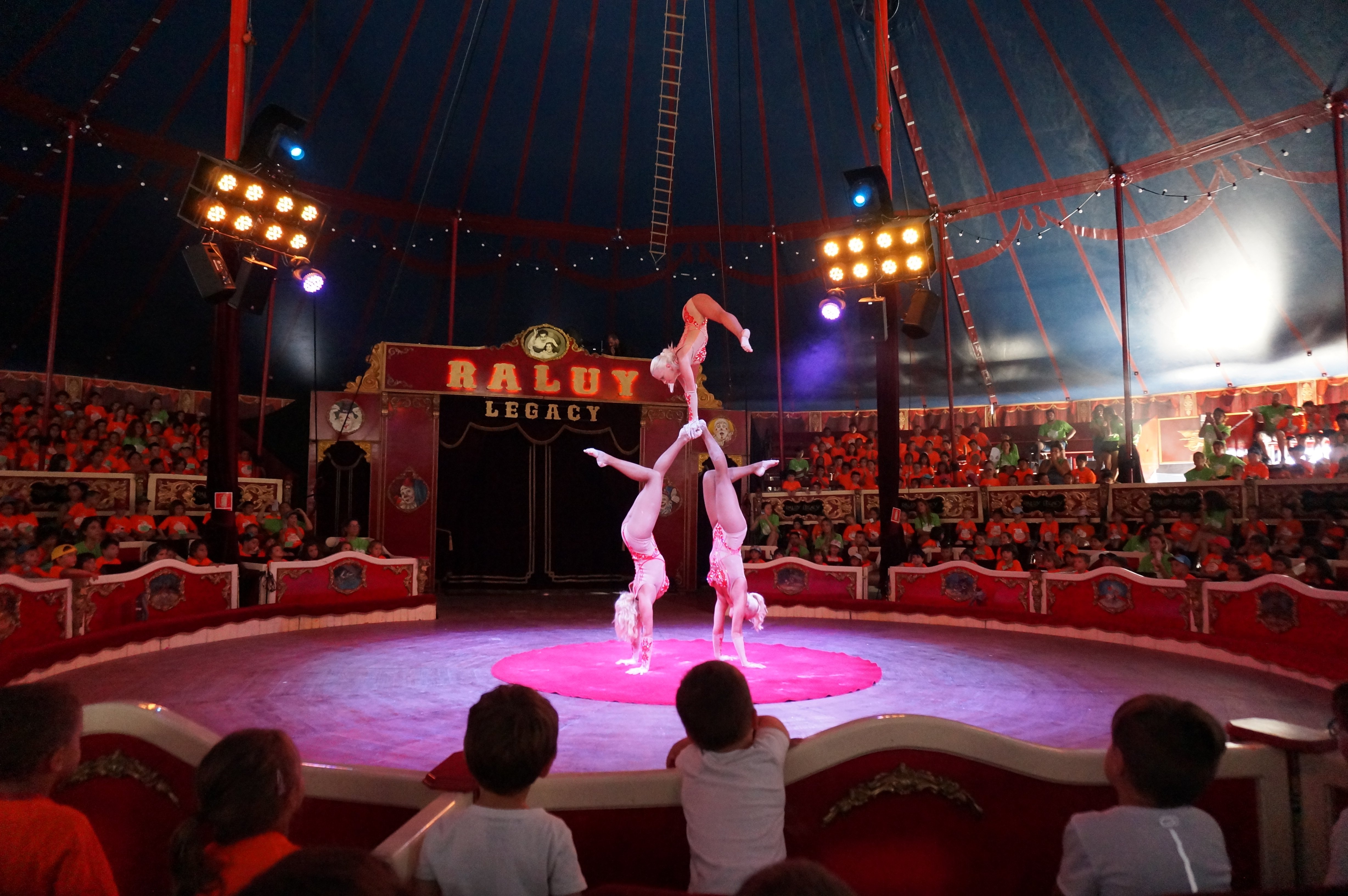 El circo trabaja para llegar a pueblos y ciudades esta Navidad