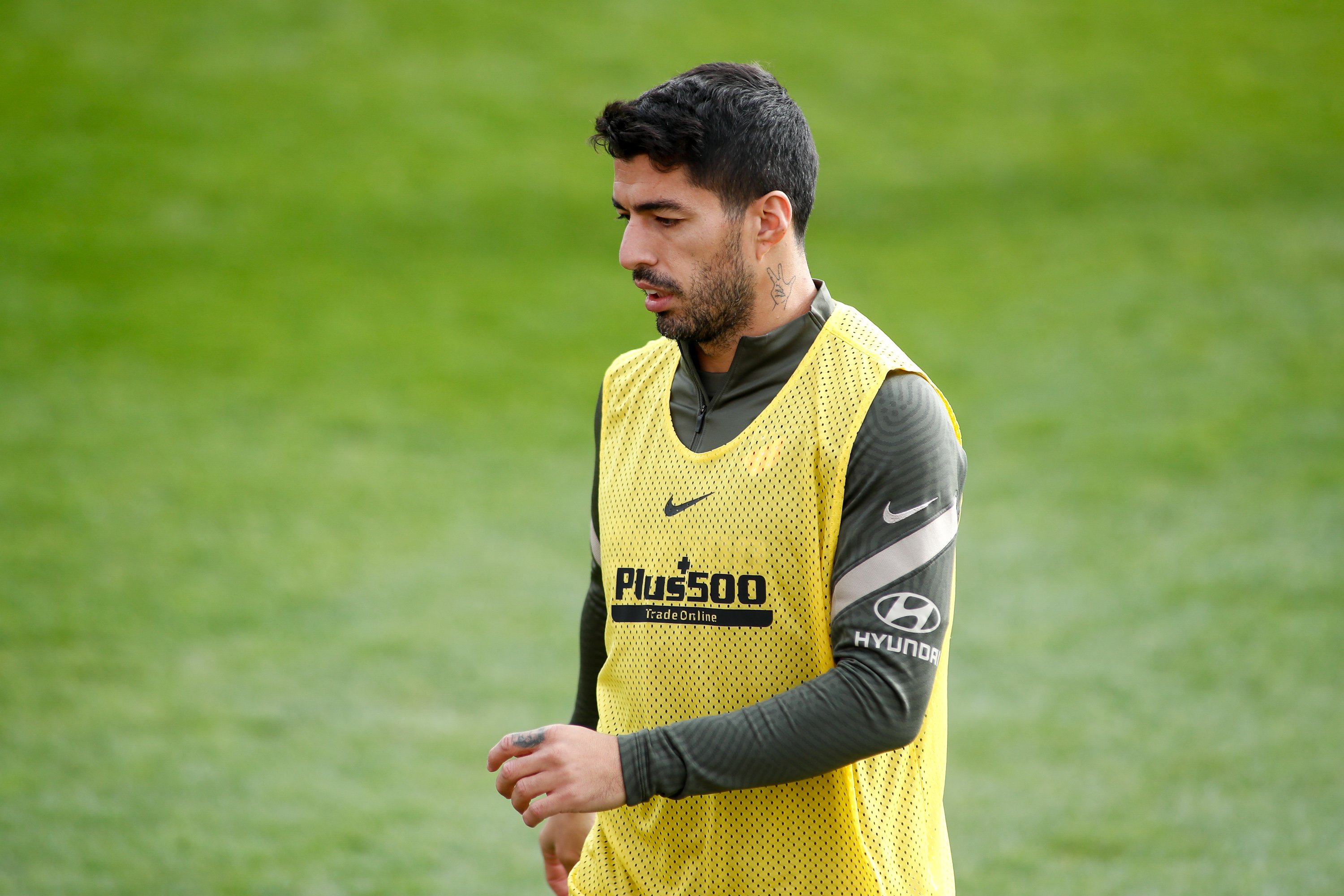 Suárez torna a donar positiu i es confirma la seva baixa contra el Barça