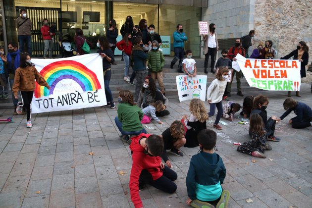manifestació mascaretes escola girona - ACN