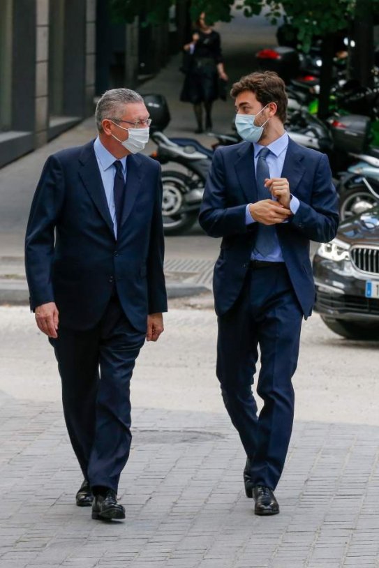 Alberto Ruiz Gallardón con hijo José EFE