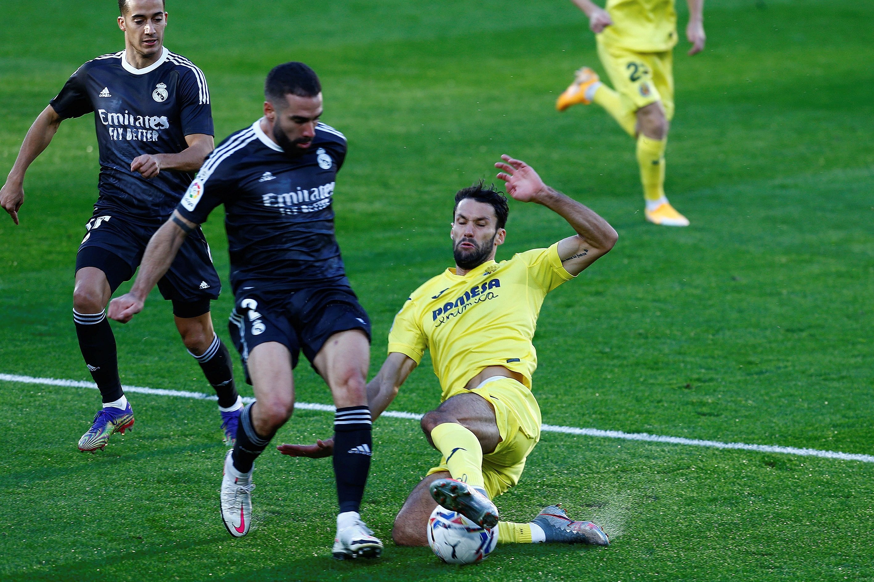 Un Madrid muy terrenal se deja dos puntos más en Villarreal (1-1)